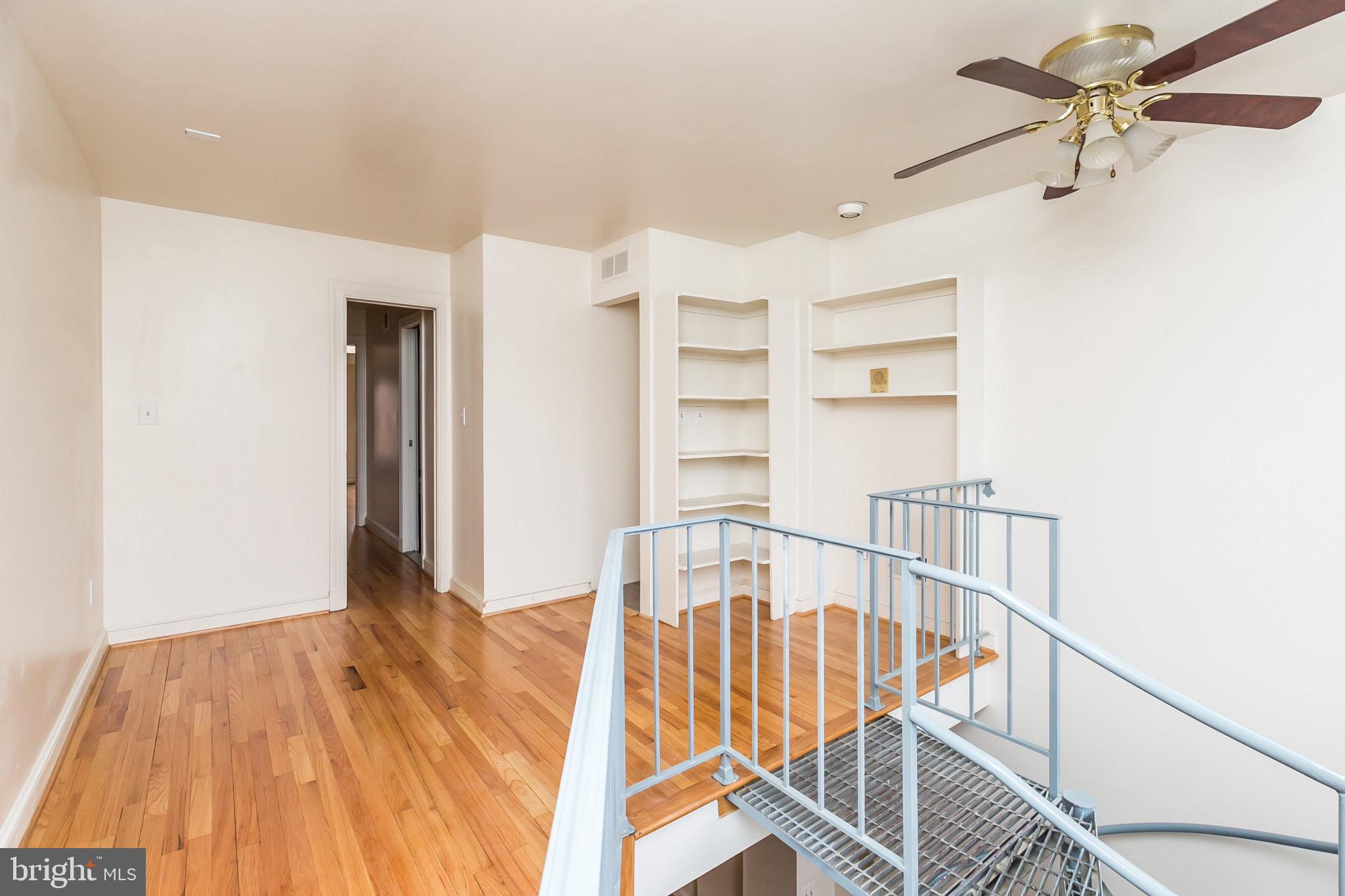 HOLLINS MARKET - Residential