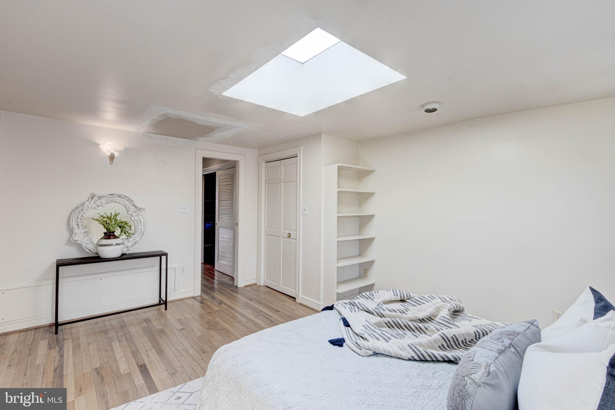 HOLLINS MARKET - Residential