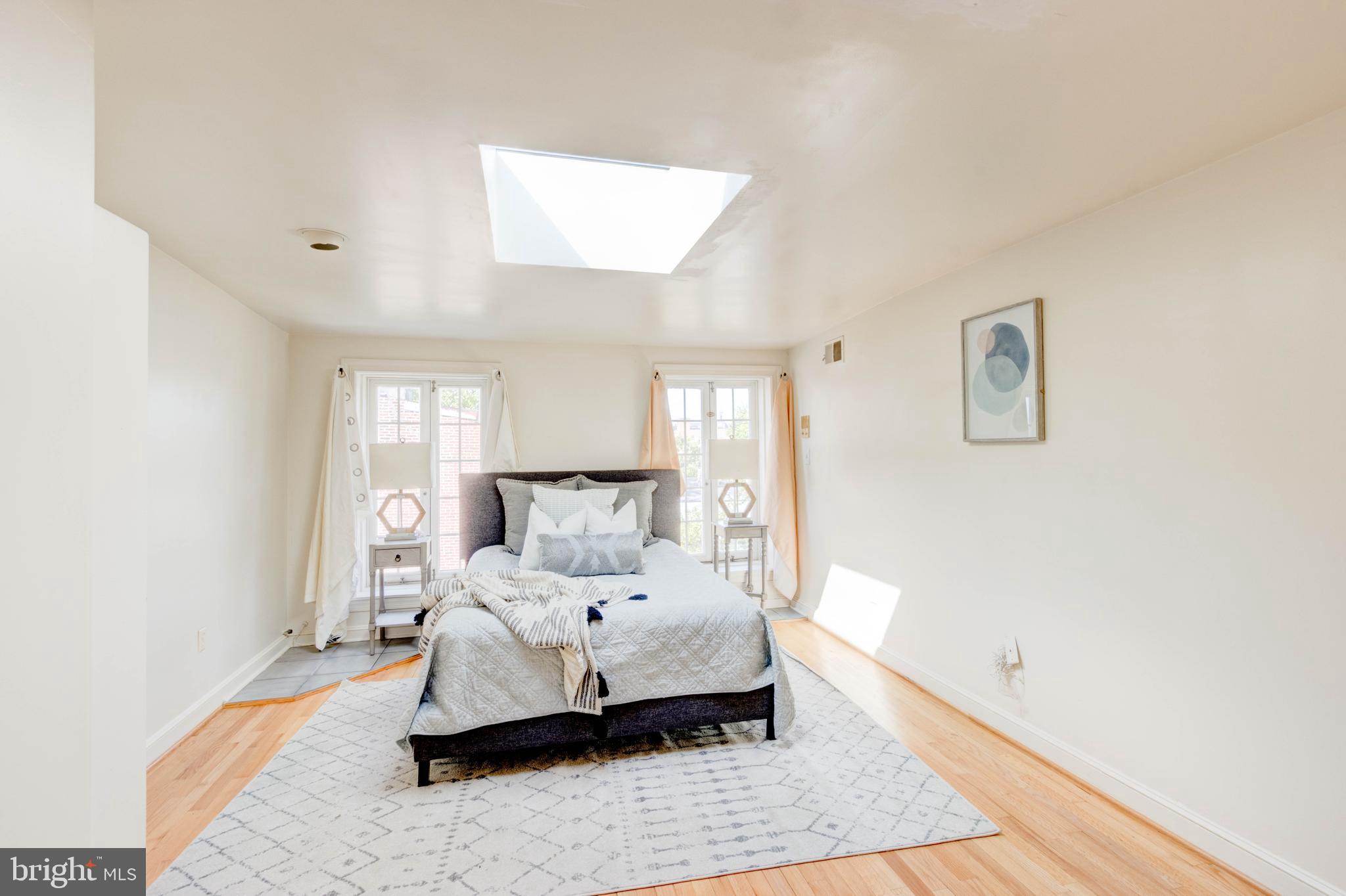 HOLLINS MARKET - Residential