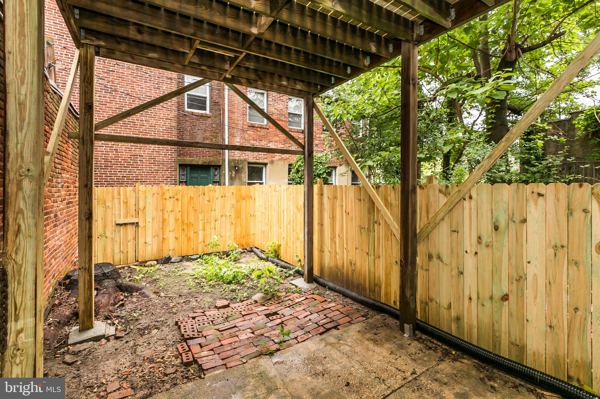 HOLLINS MARKET - Residential