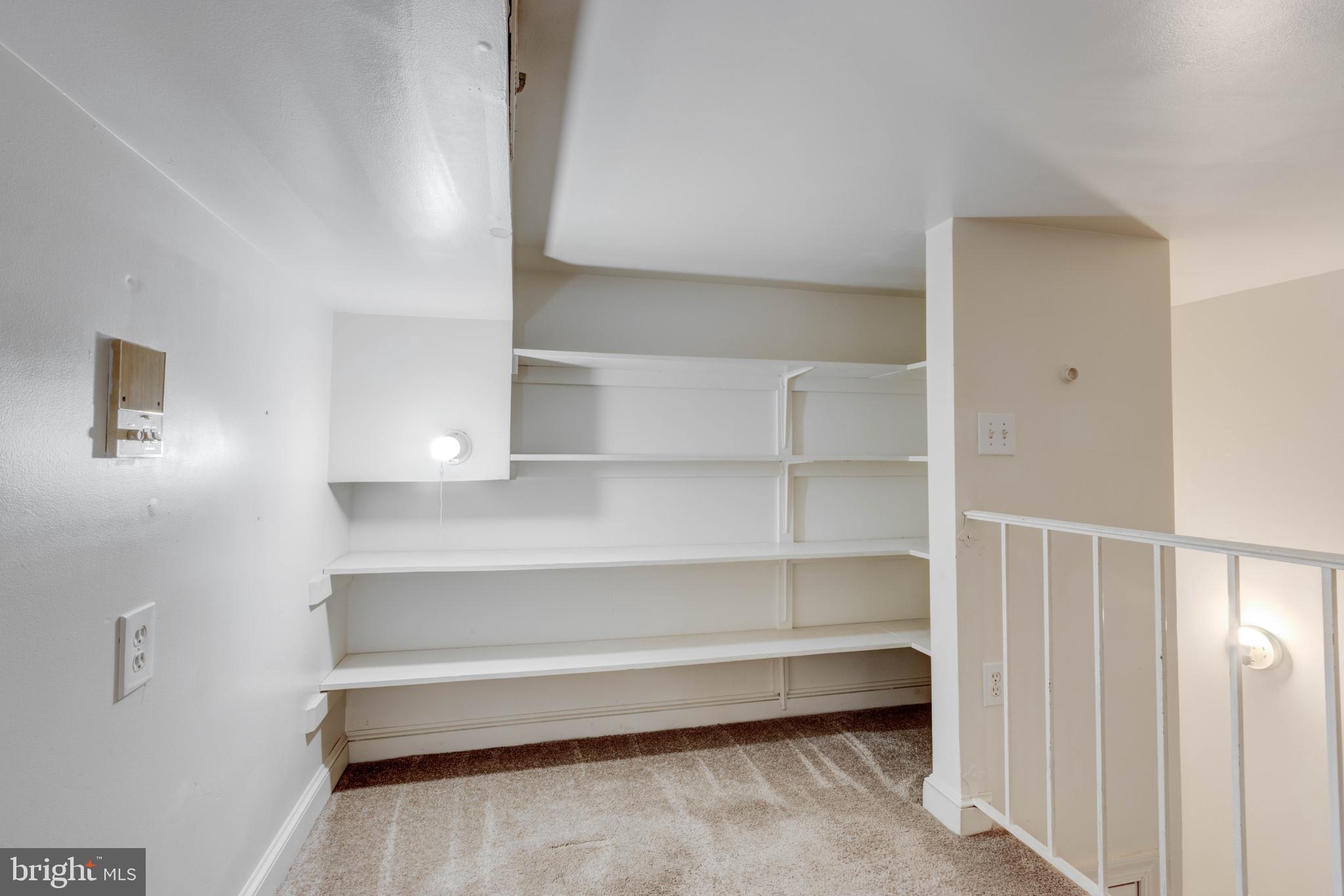 HOLLINS MARKET - Residential