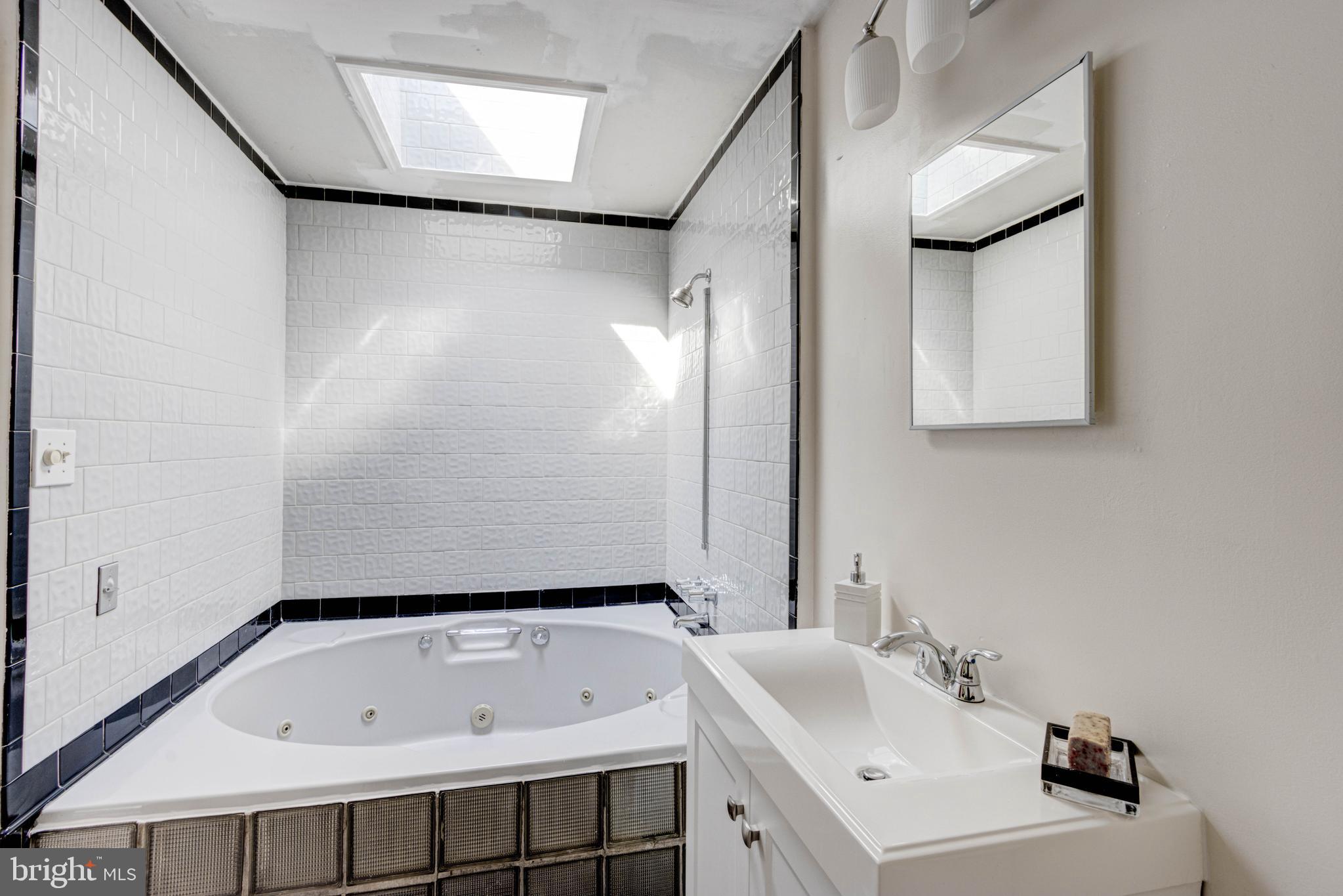 HOLLINS MARKET - Residential