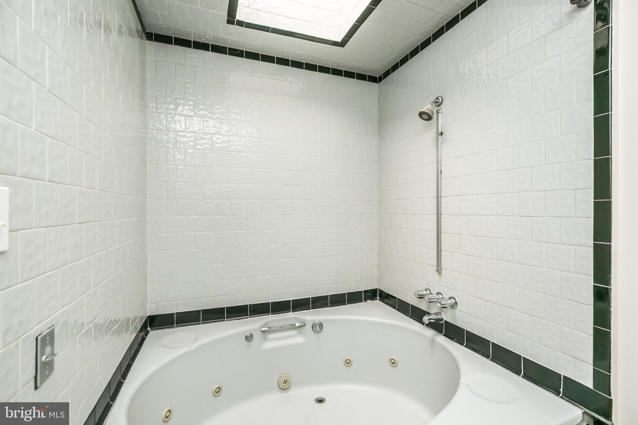 HOLLINS MARKET - Residential