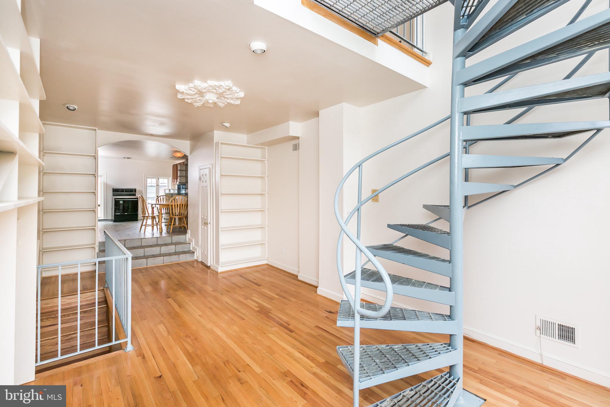 HOLLINS MARKET - Residential