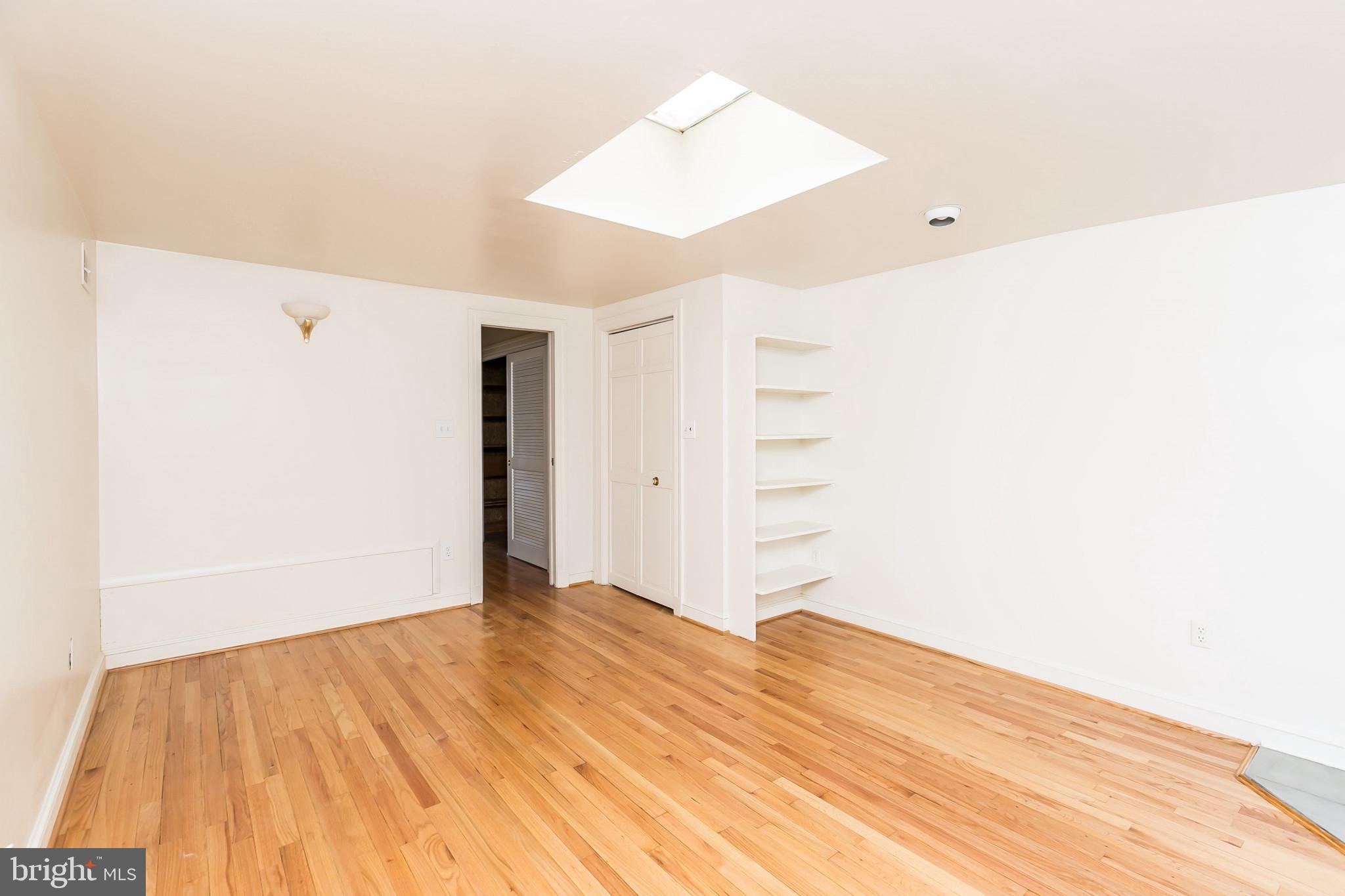 HOLLINS MARKET - Residential