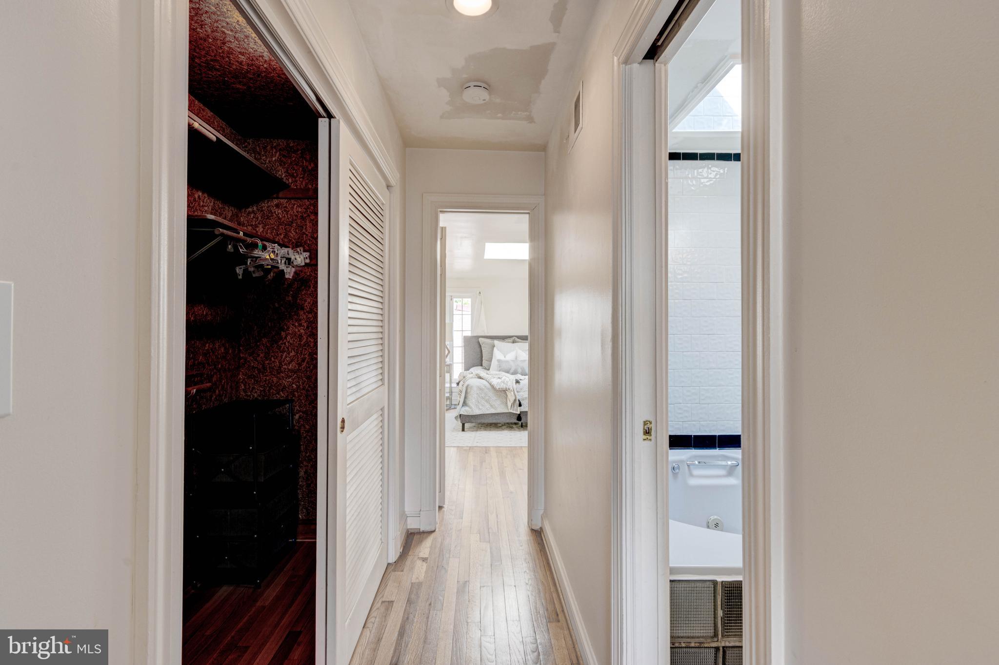 HOLLINS MARKET - Residential