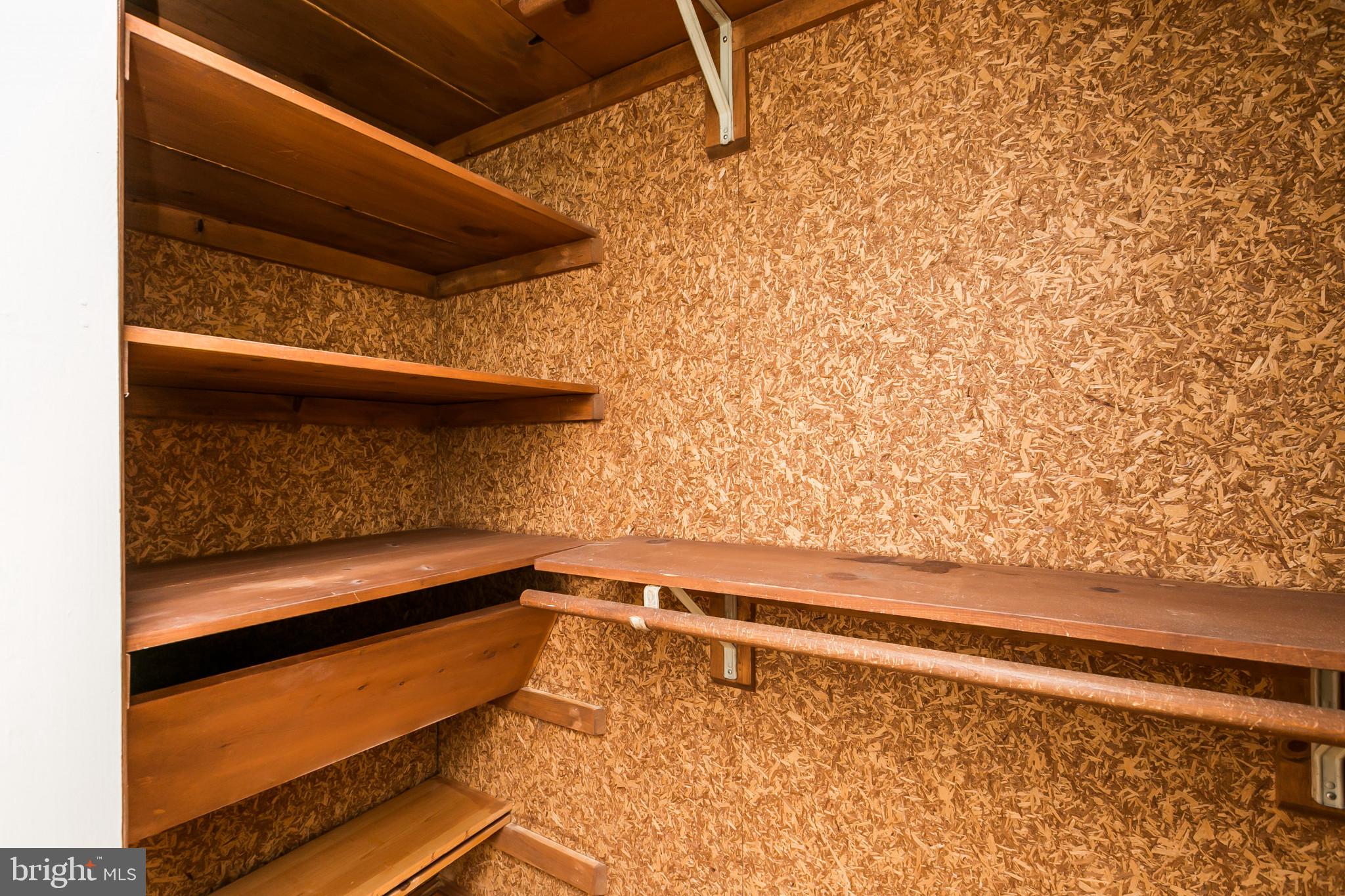 HOLLINS MARKET - Residential