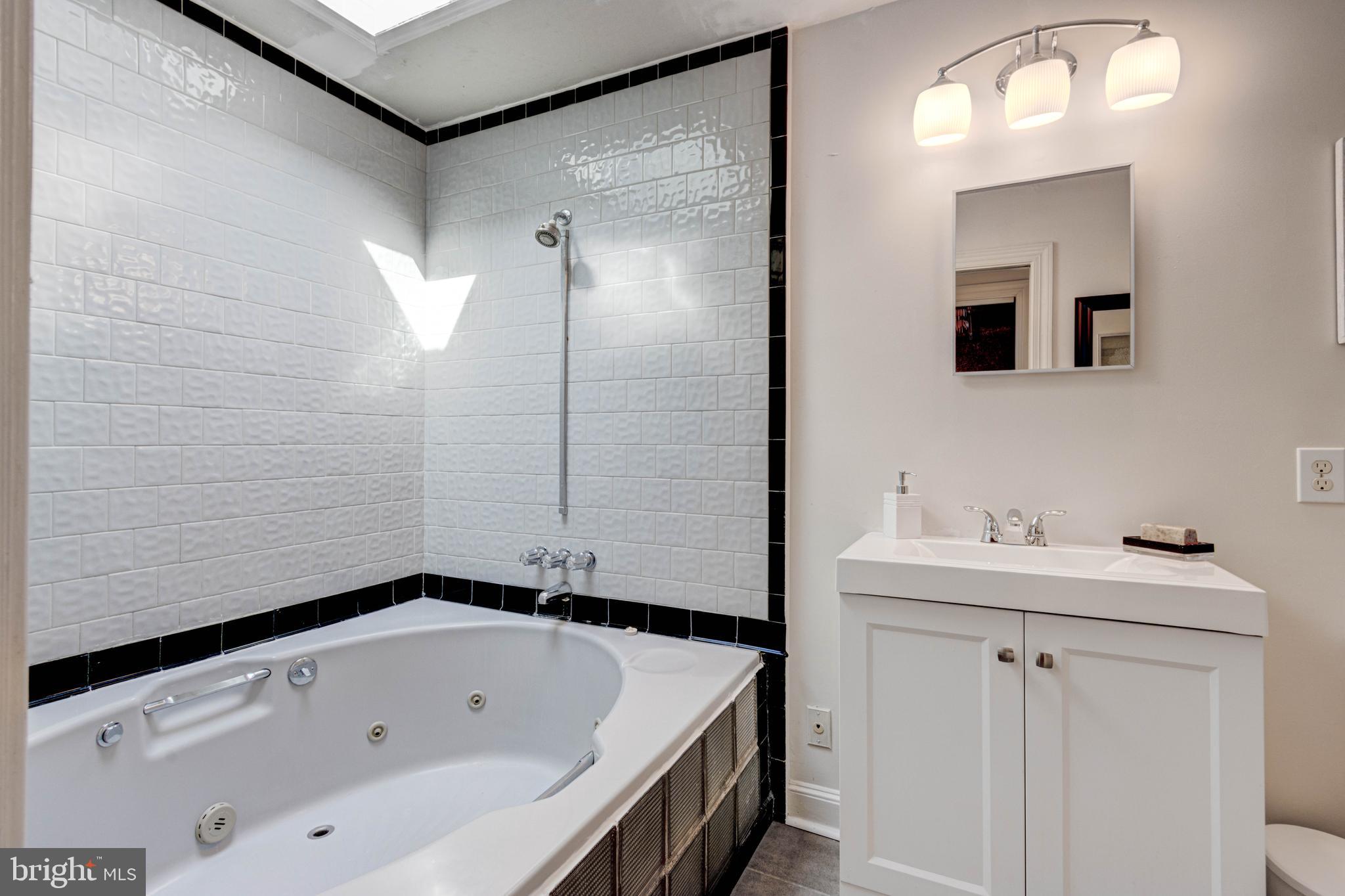 HOLLINS MARKET - Residential