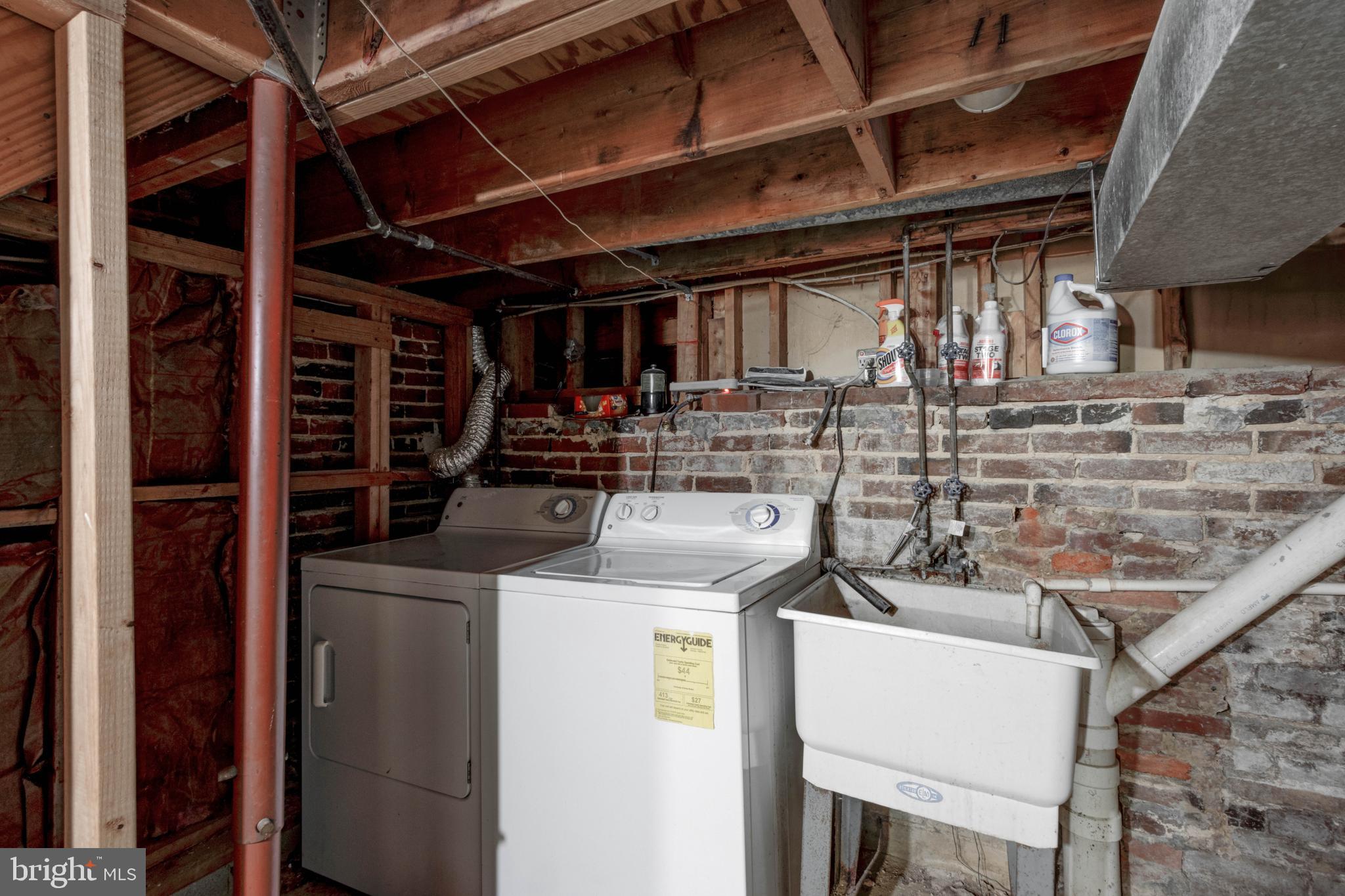 HOLLINS MARKET - Residential