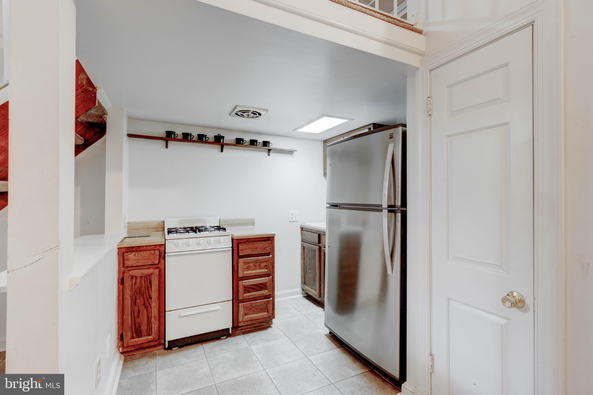 HOLLINS MARKET - Residential