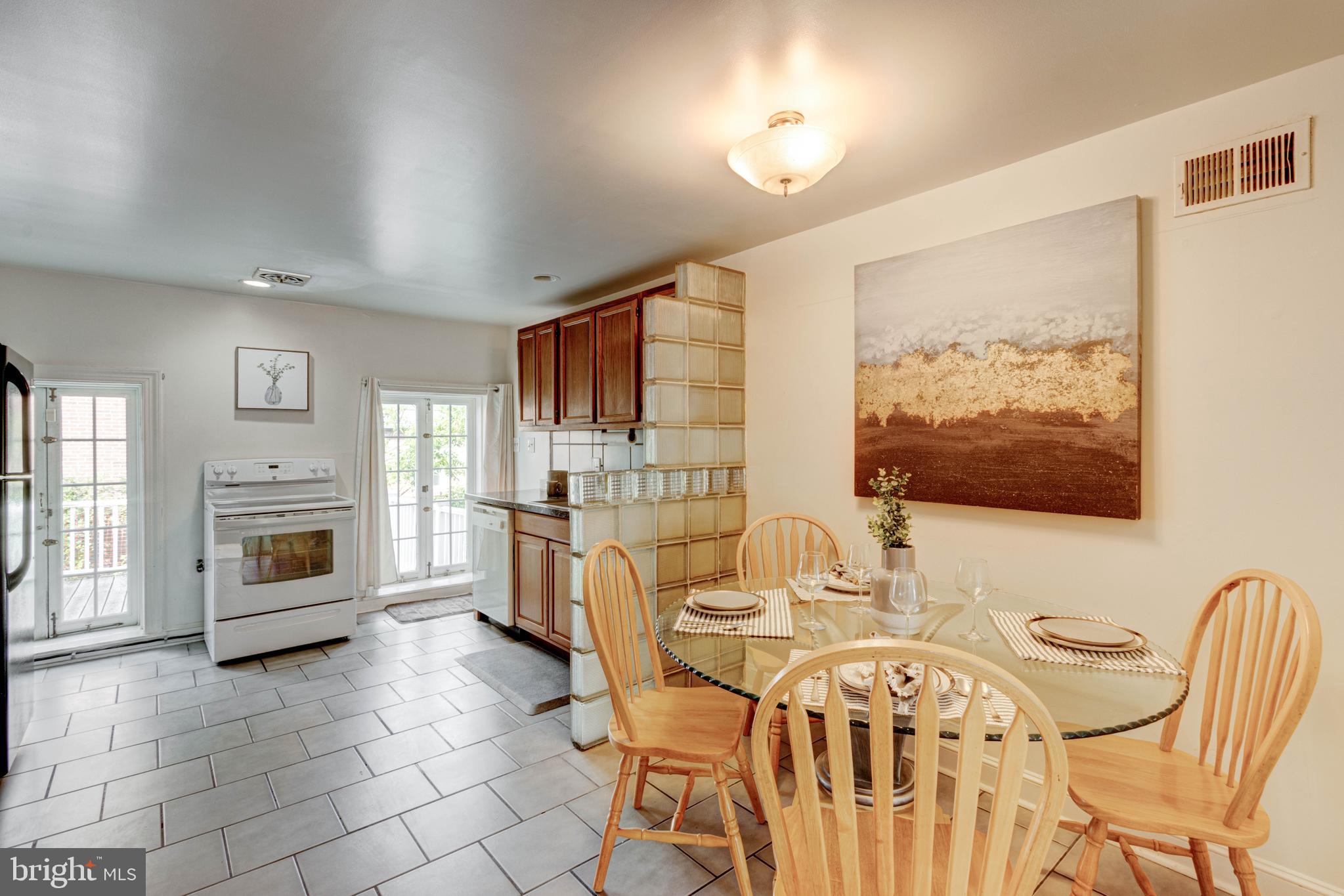 HOLLINS MARKET - Residential