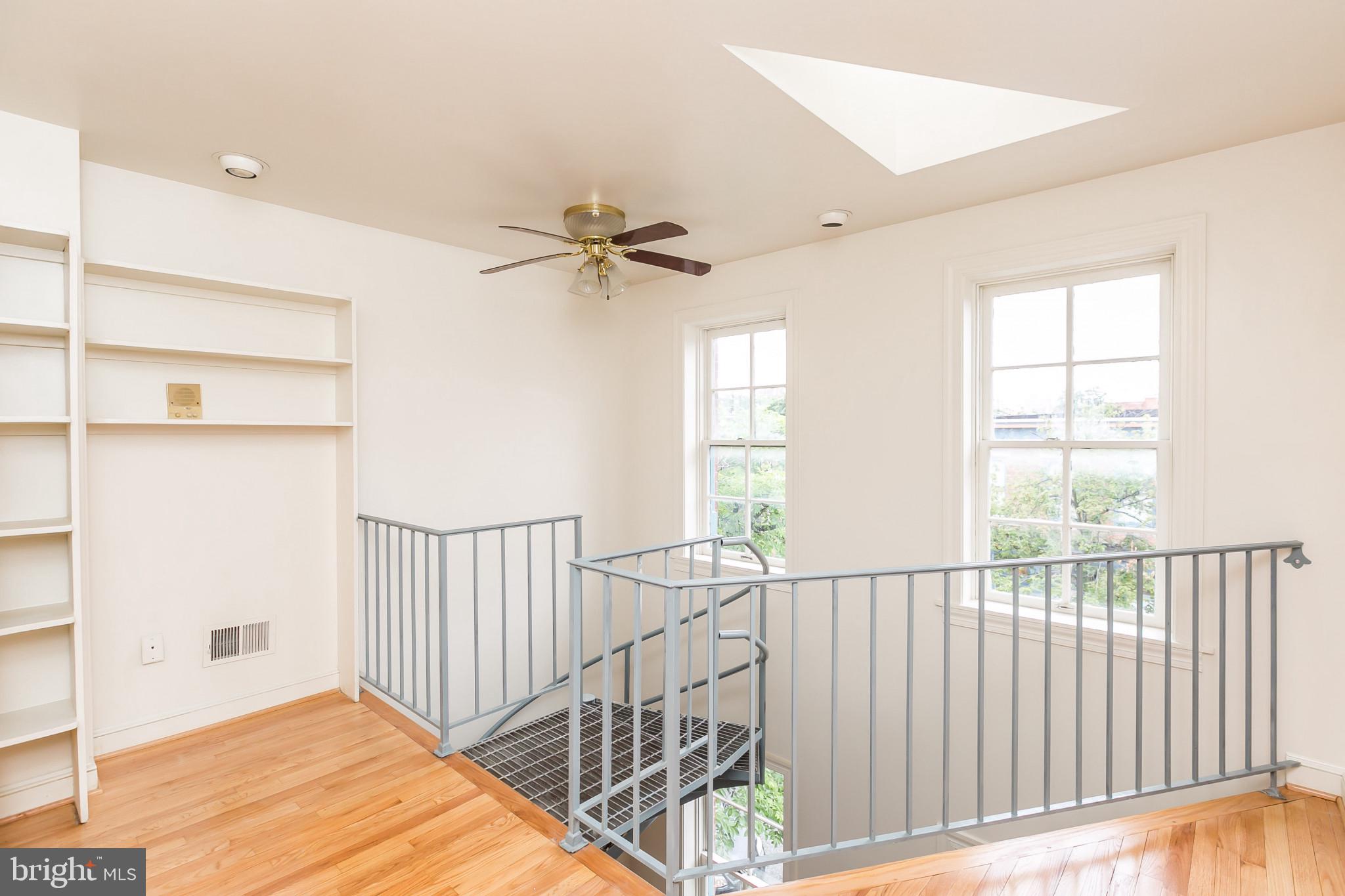 HOLLINS MARKET - Residential