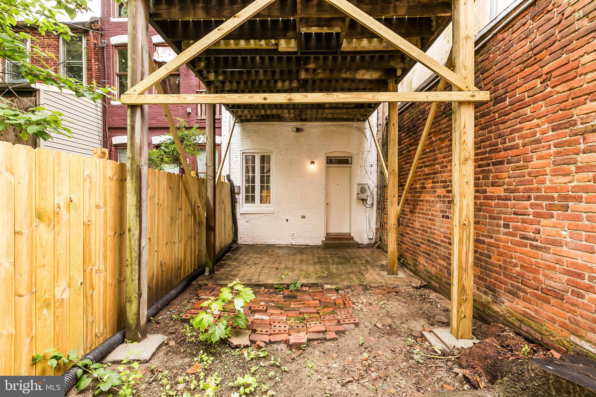 HOLLINS MARKET - Residential