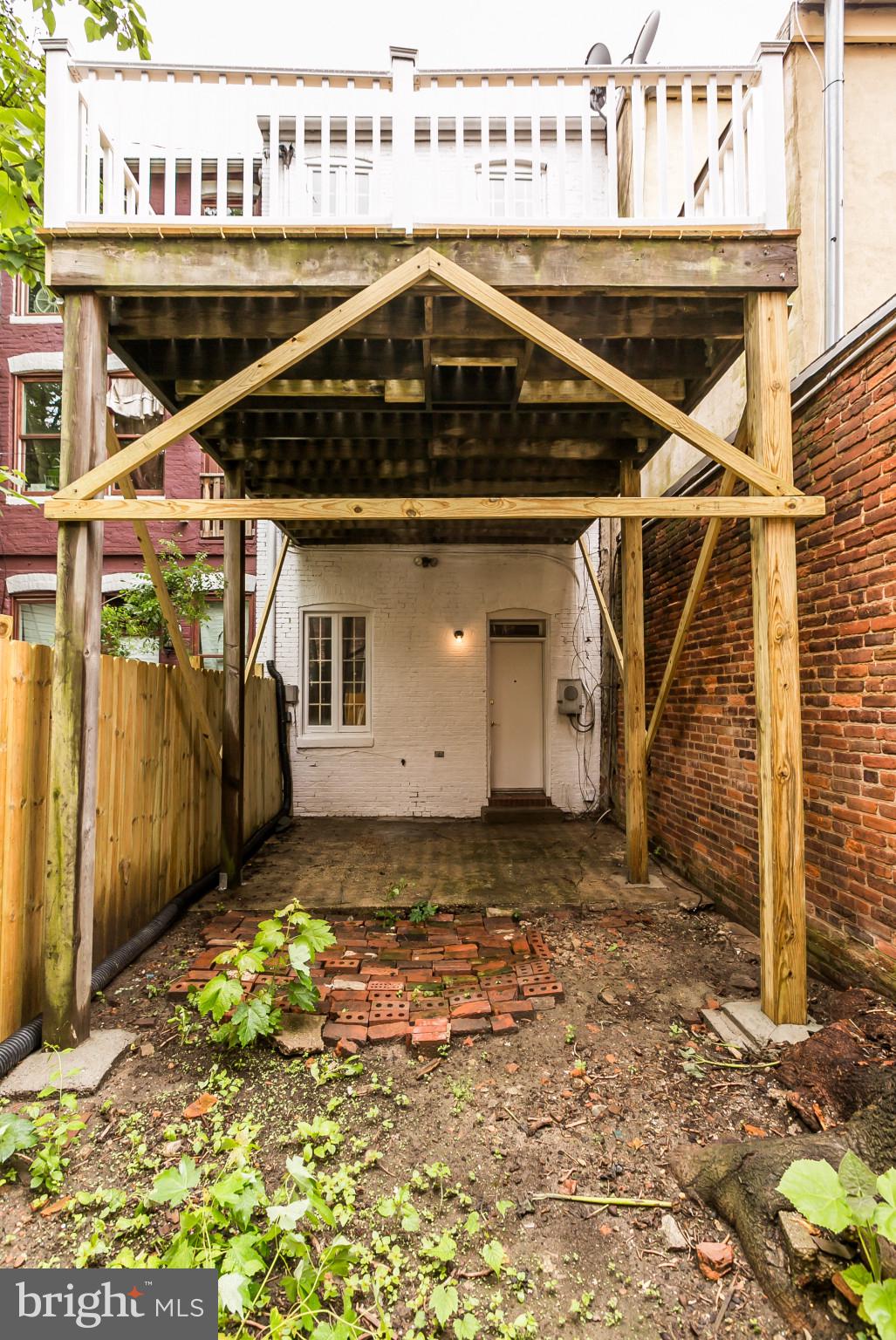 HOLLINS MARKET - Residential