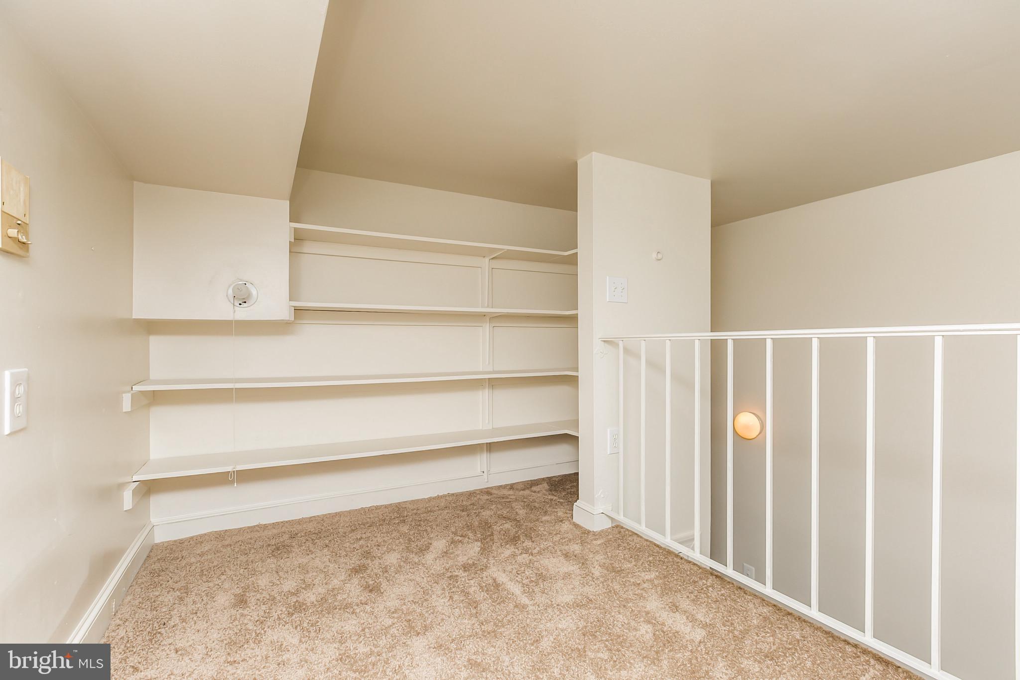 HOLLINS MARKET - Residential