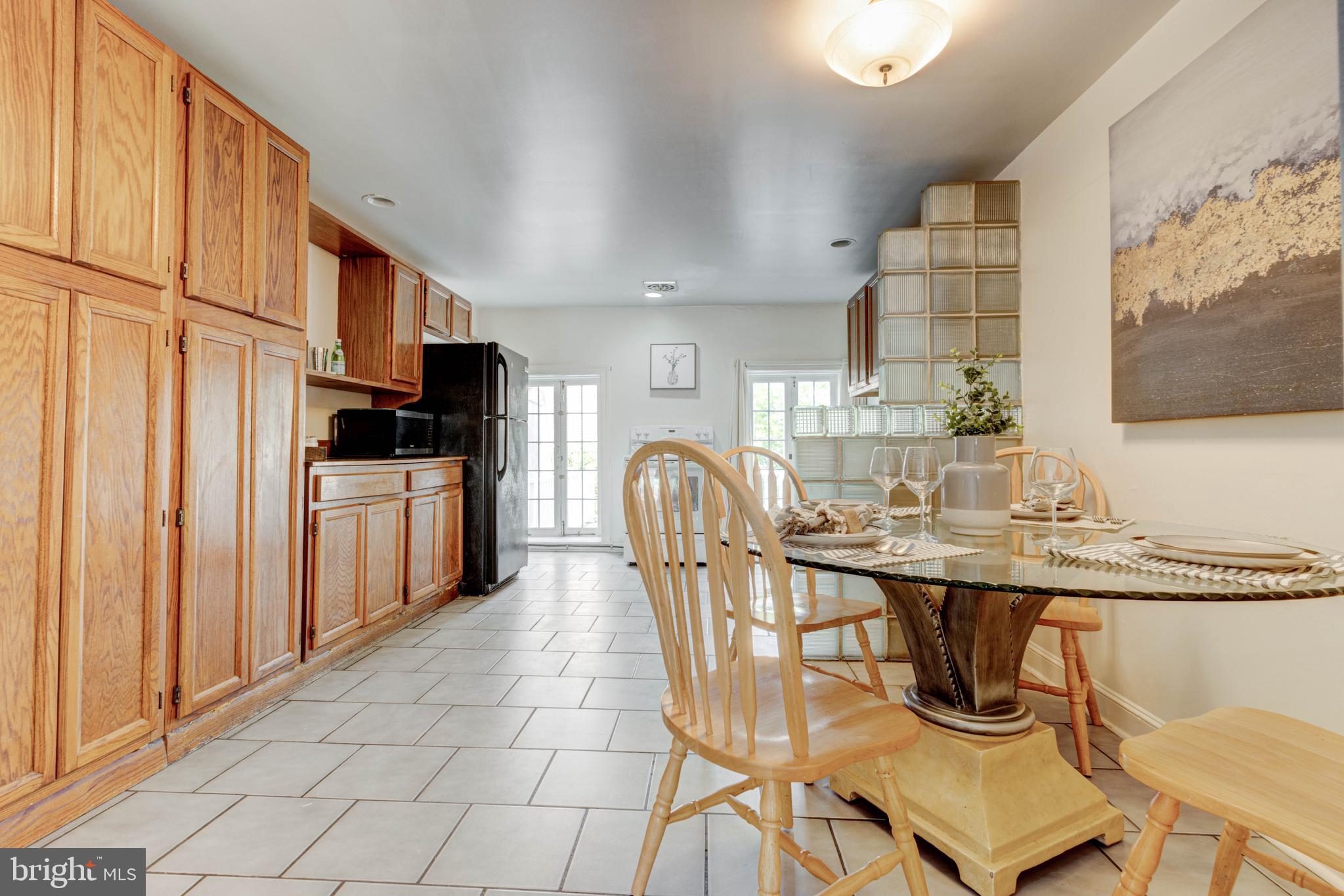 HOLLINS MARKET - Residential