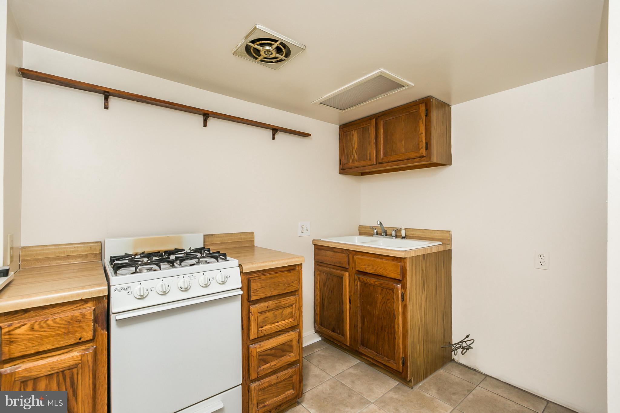 HOLLINS MARKET - Residential