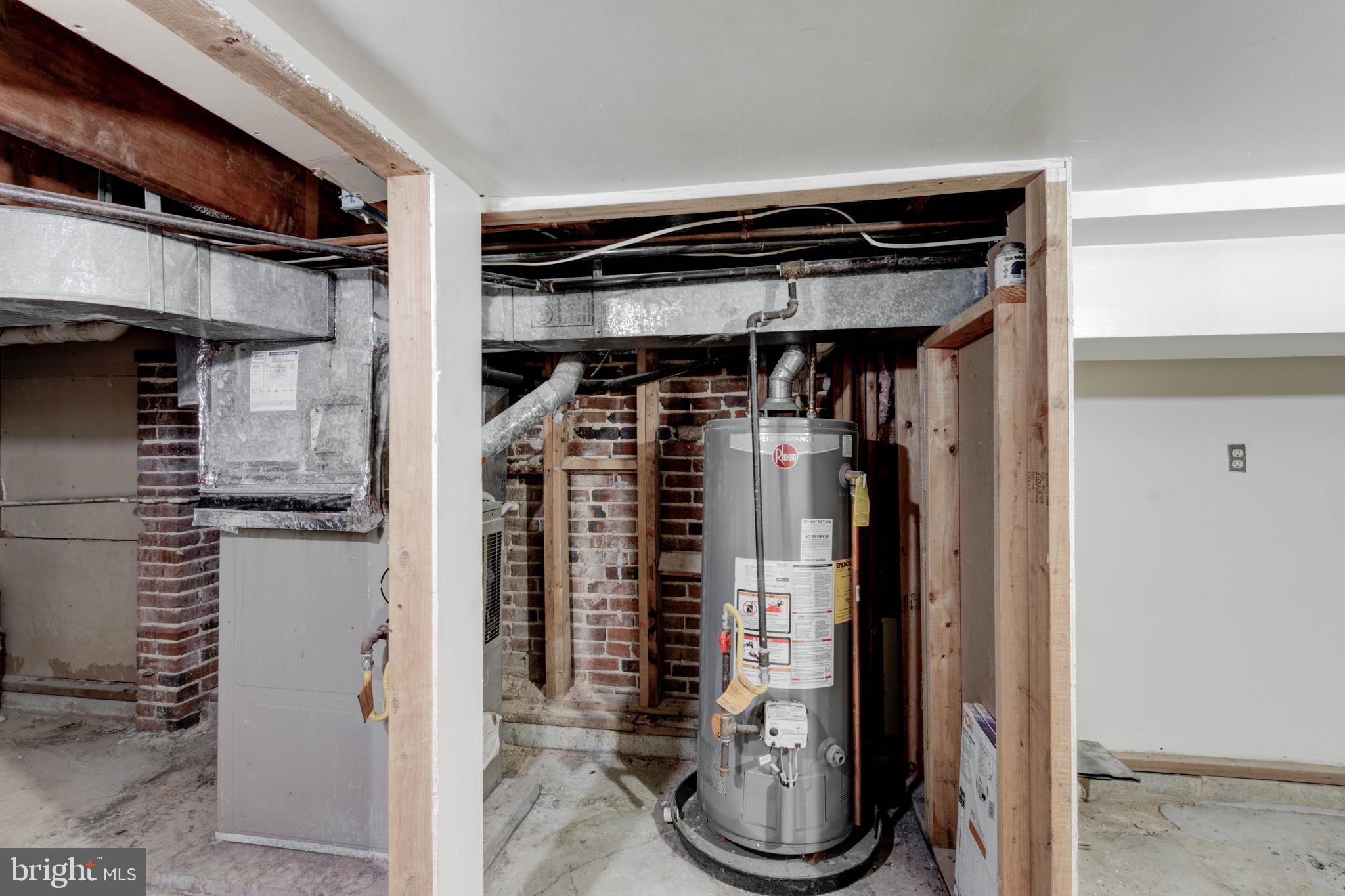 HOLLINS MARKET - Residential