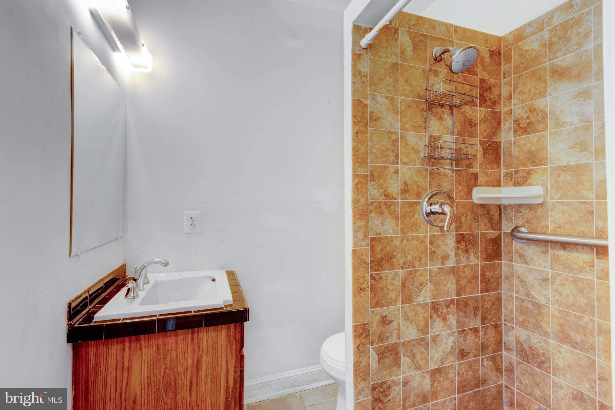 HOLLINS MARKET - Residential