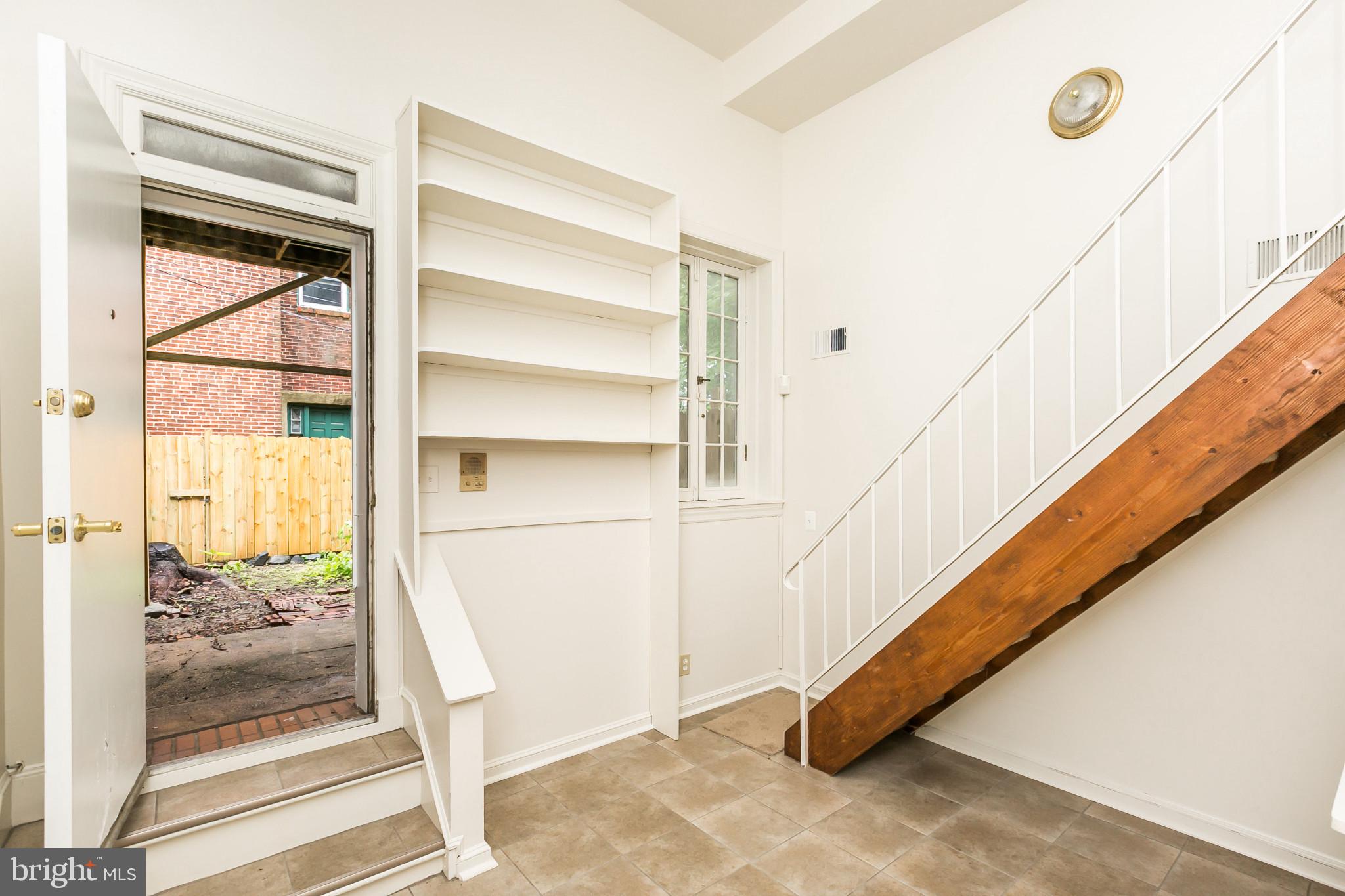 HOLLINS MARKET - Residential