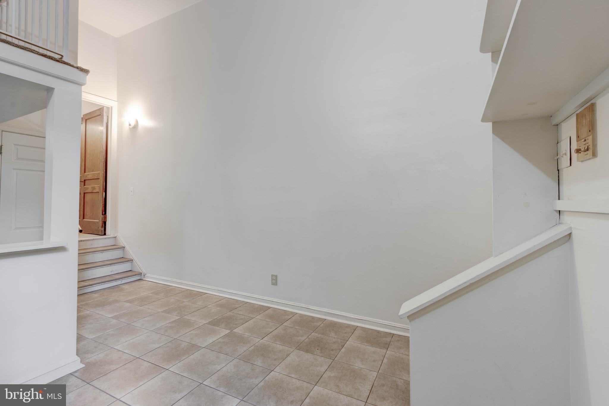 HOLLINS MARKET - Residential