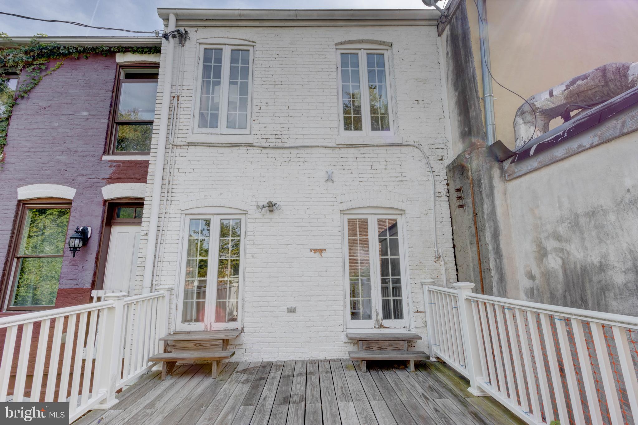 HOLLINS MARKET - Residential