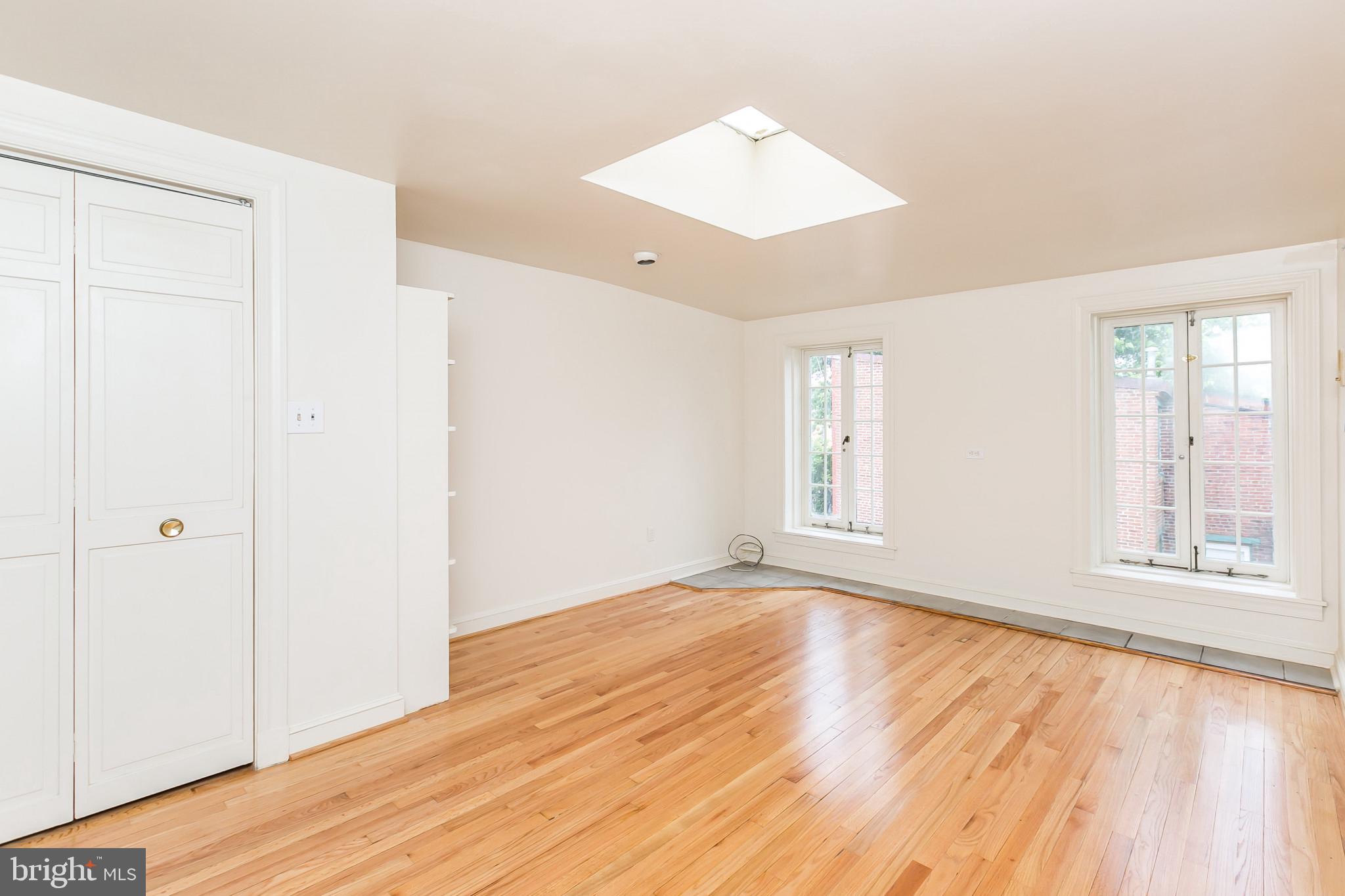 HOLLINS MARKET - Residential