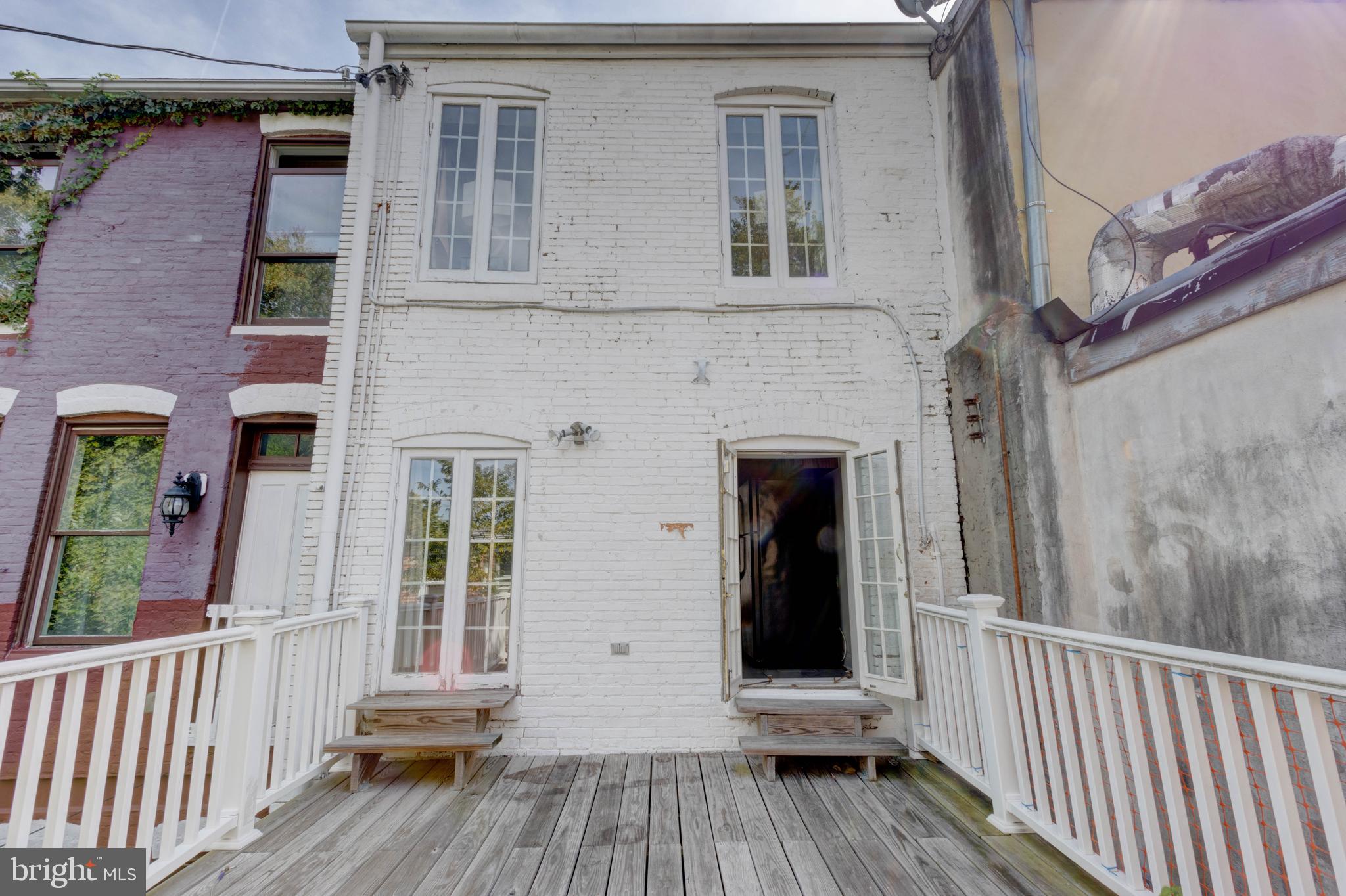 HOLLINS MARKET - Residential