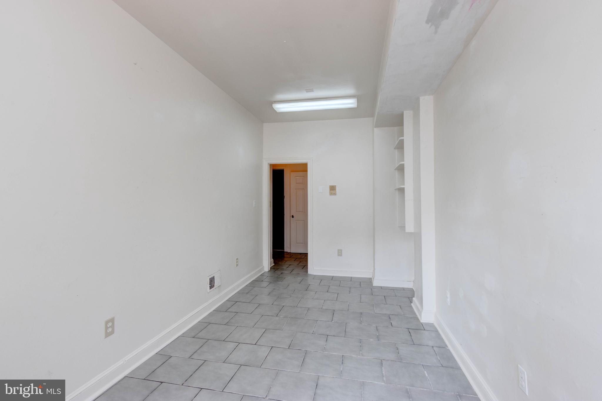 HOLLINS MARKET - Residential