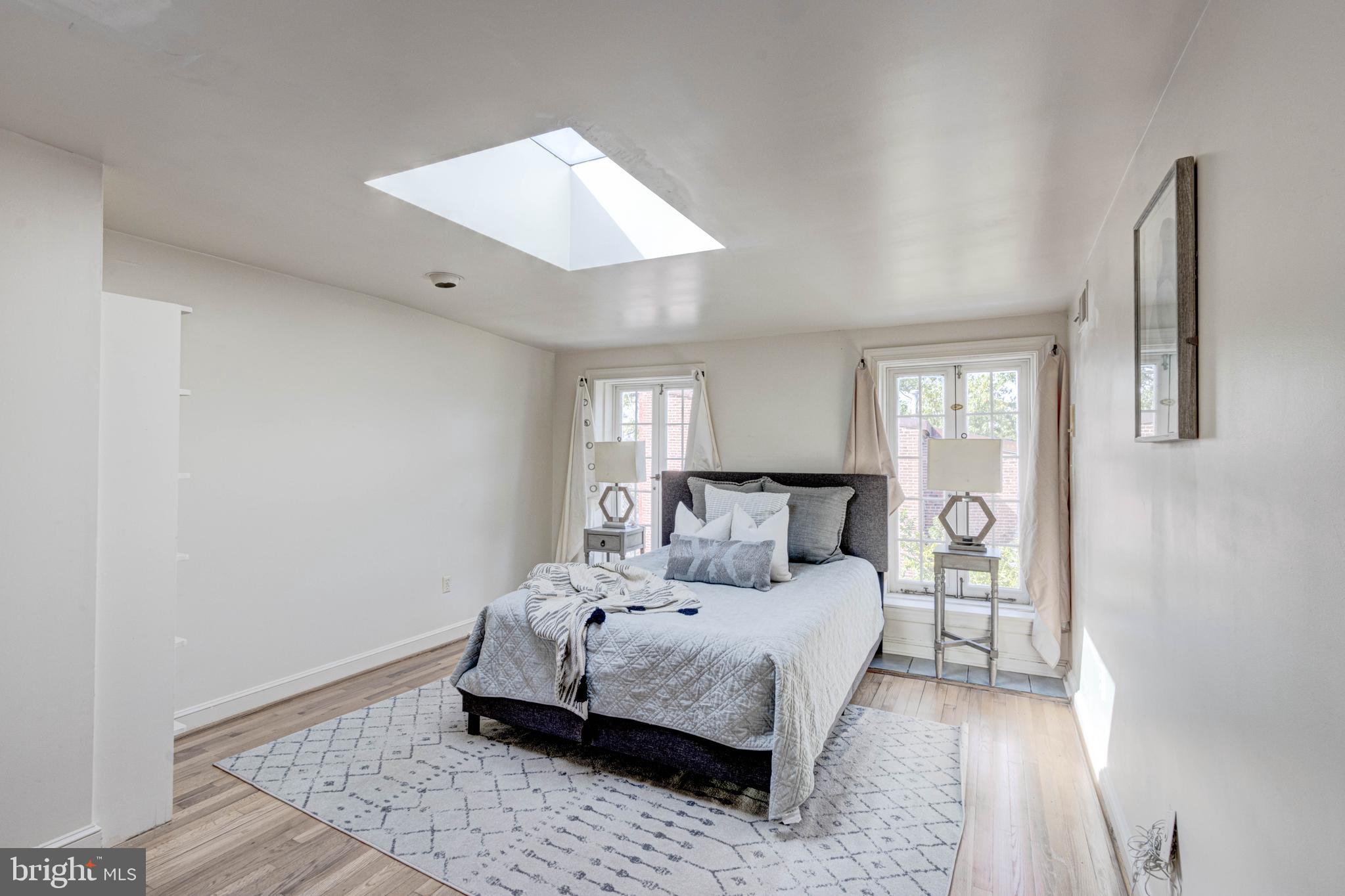 HOLLINS MARKET - Residential