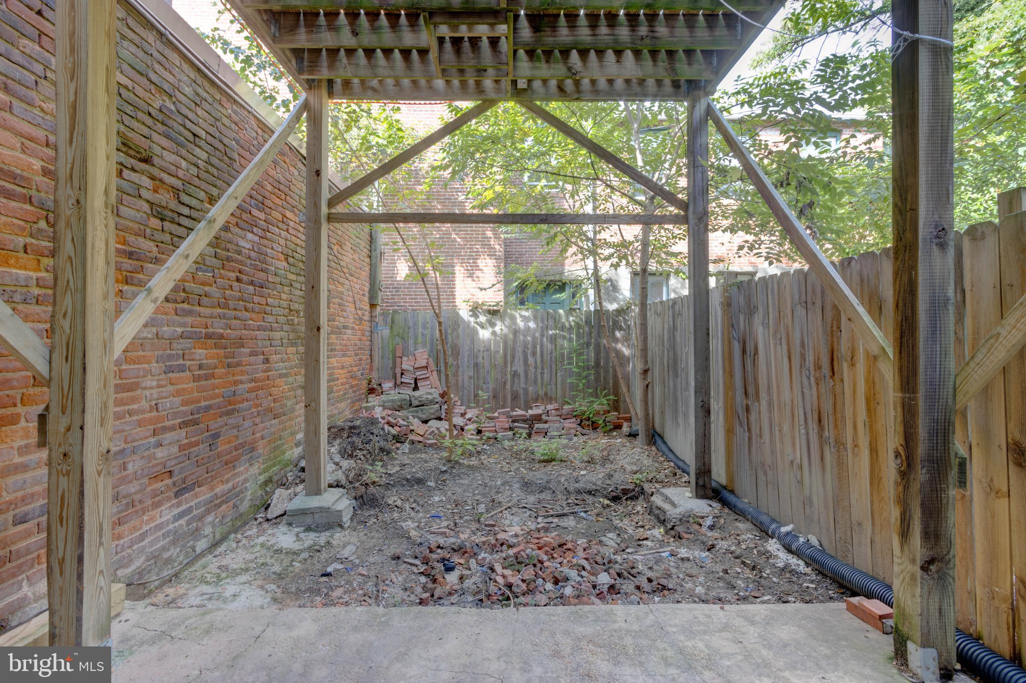 HOLLINS MARKET - Residential