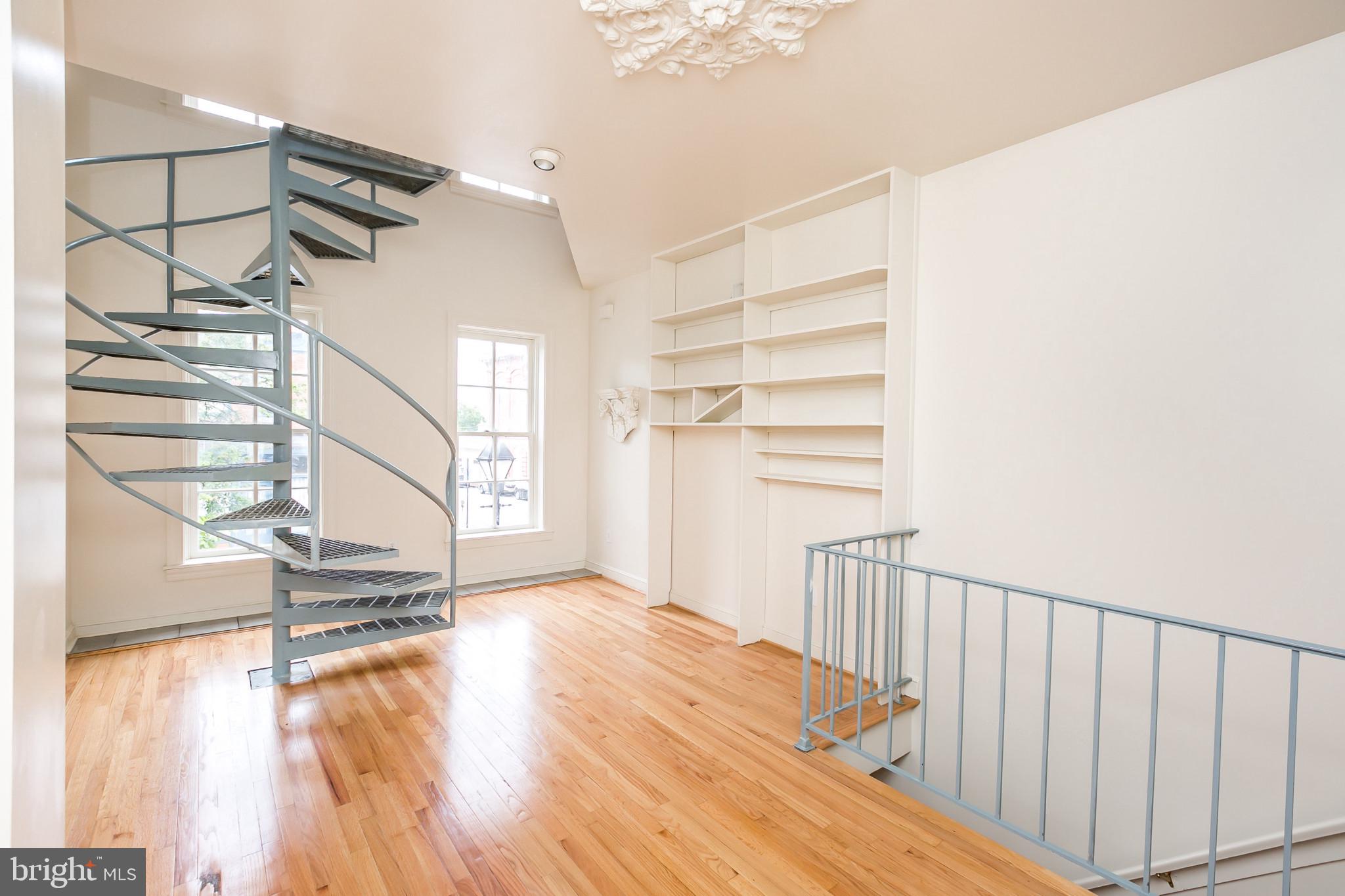 HOLLINS MARKET - Residential