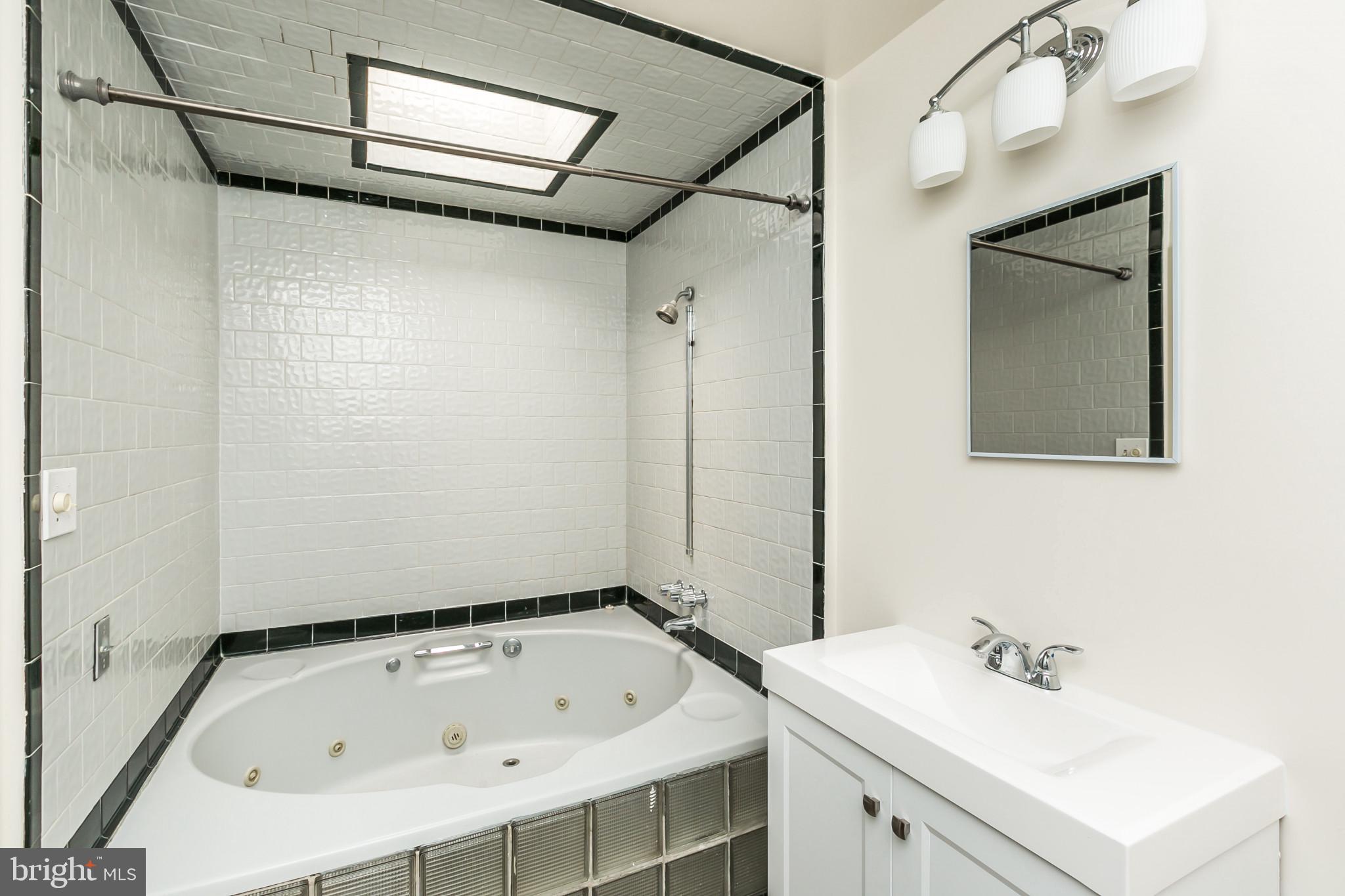 HOLLINS MARKET - Residential