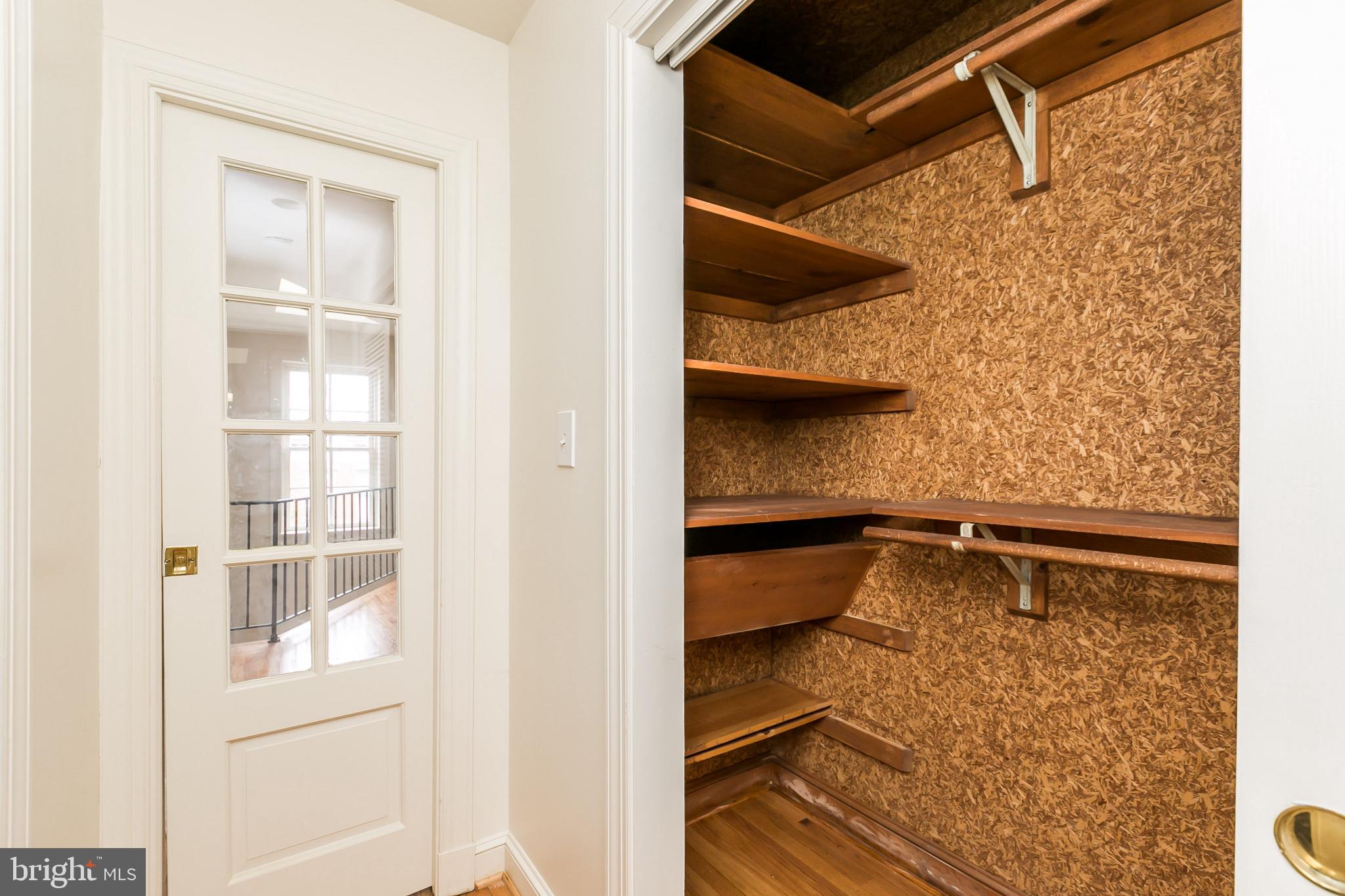 HOLLINS MARKET - Residential