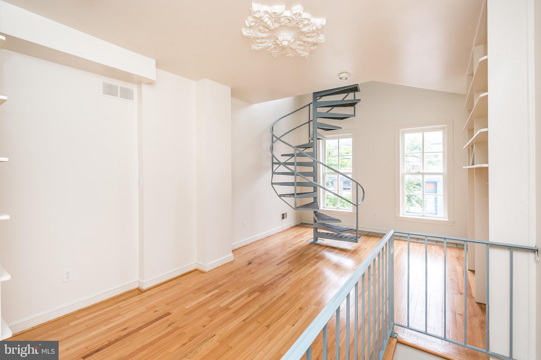 HOLLINS MARKET - Residential