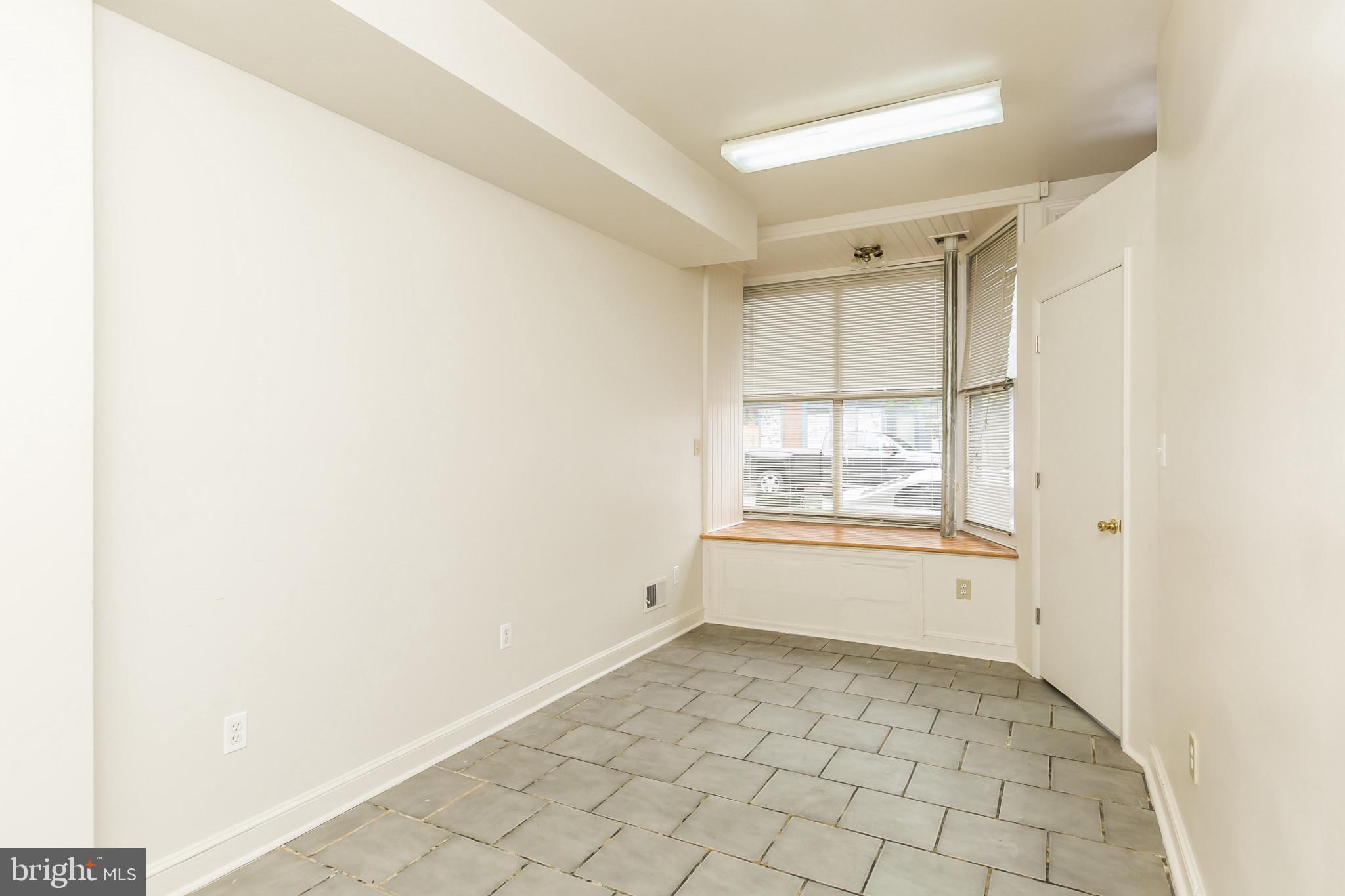 HOLLINS MARKET - Residential