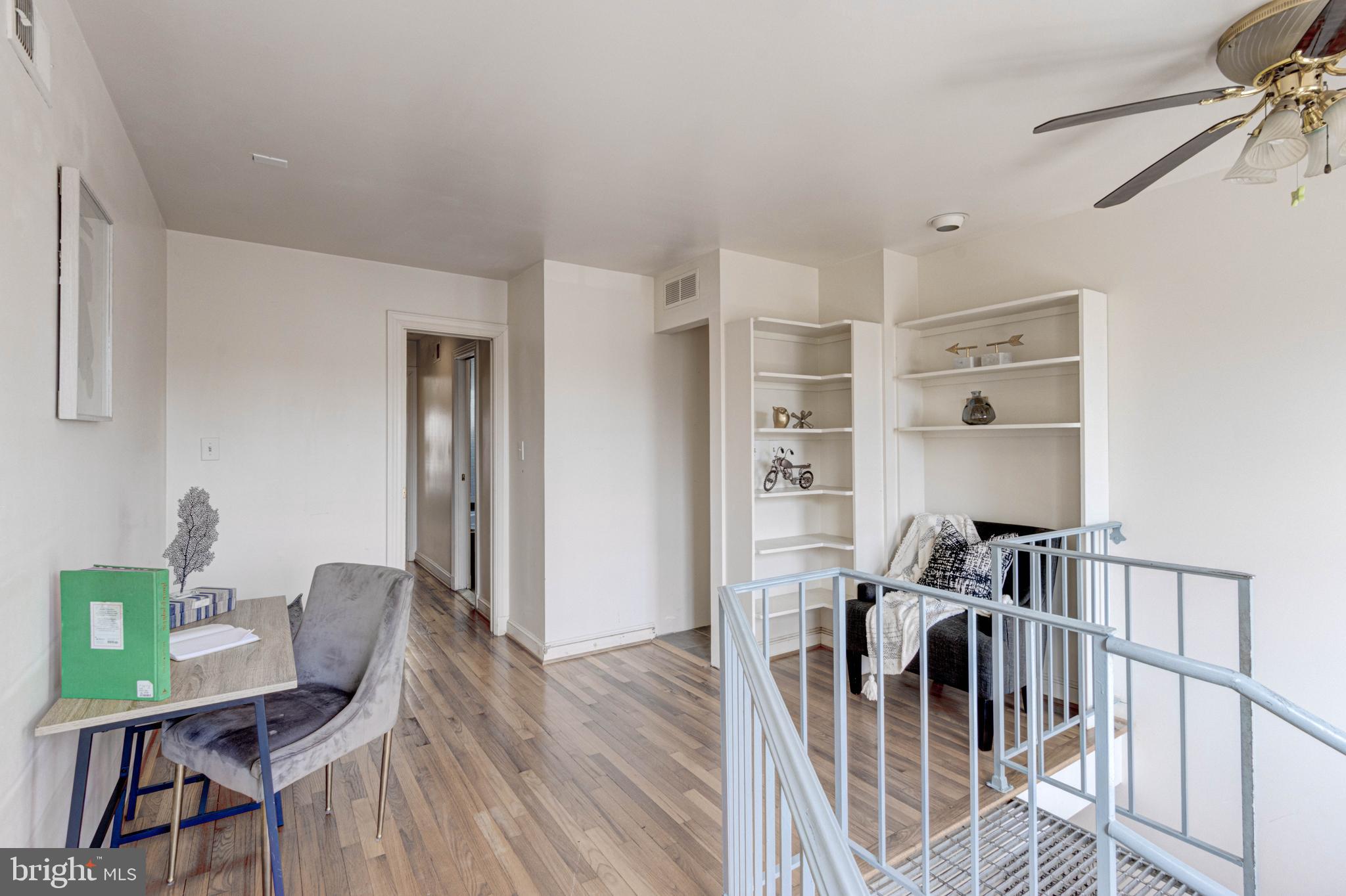 HOLLINS MARKET - Residential