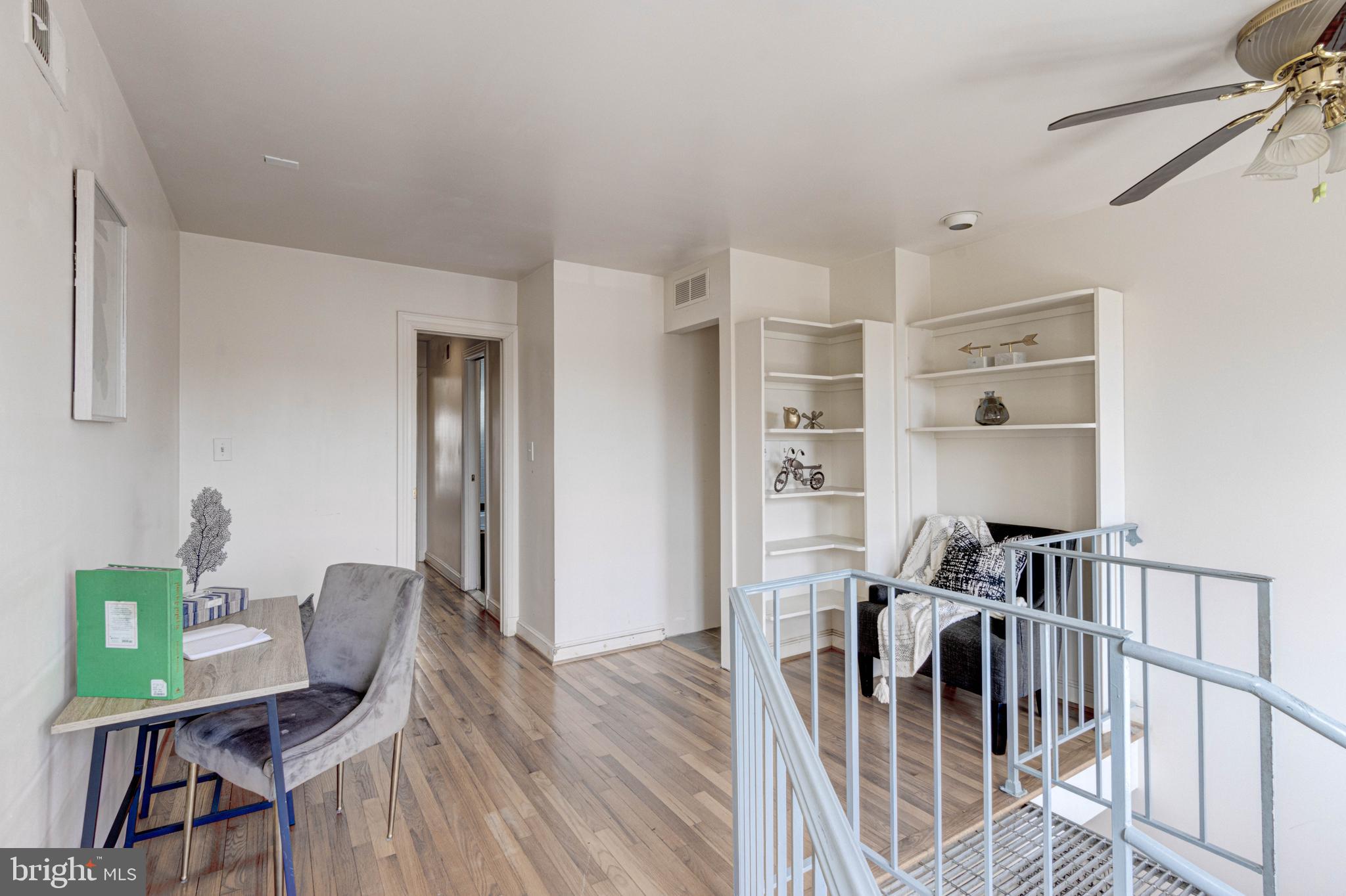 HOLLINS MARKET - Residential