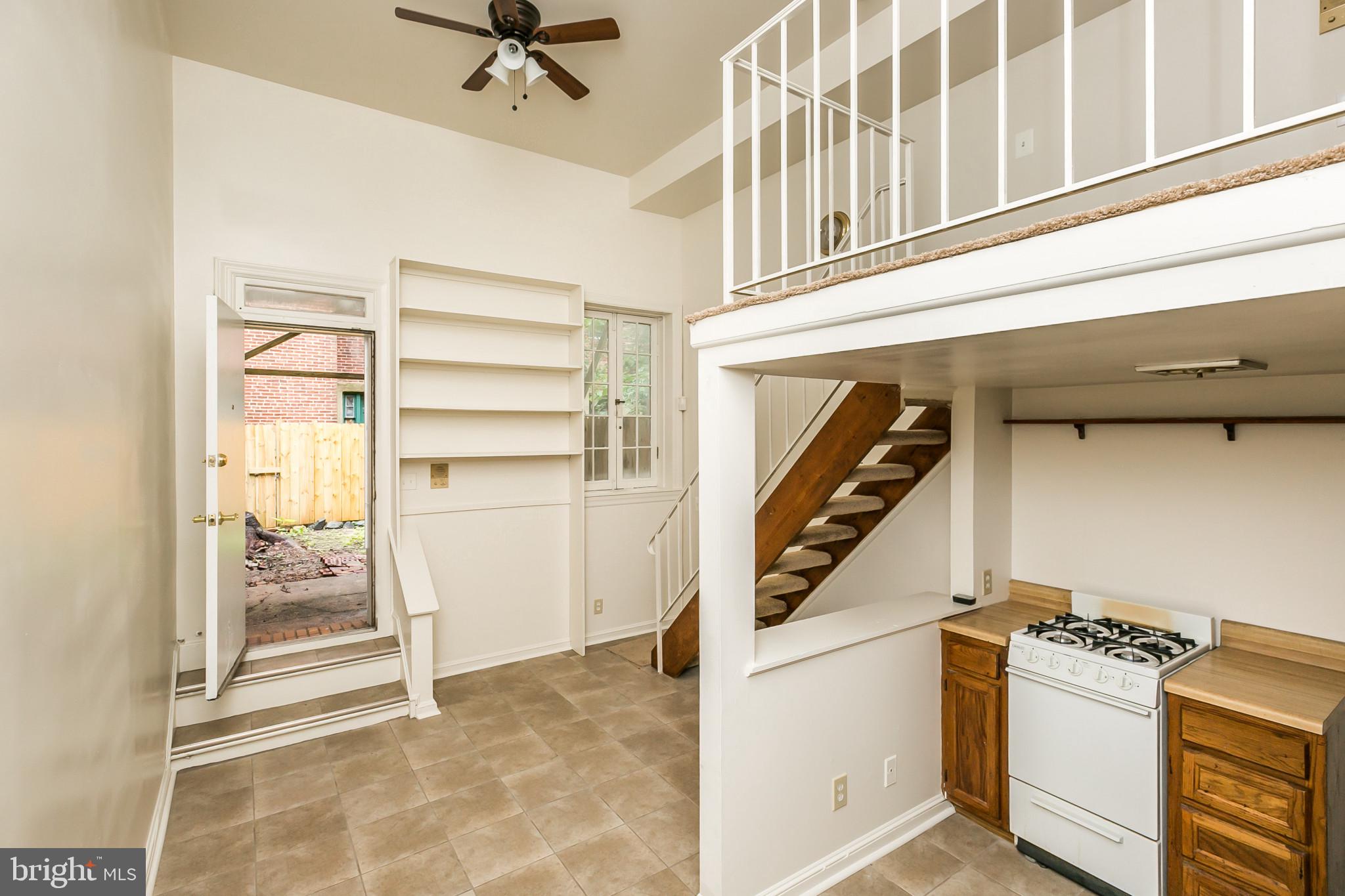 HOLLINS MARKET - Residential