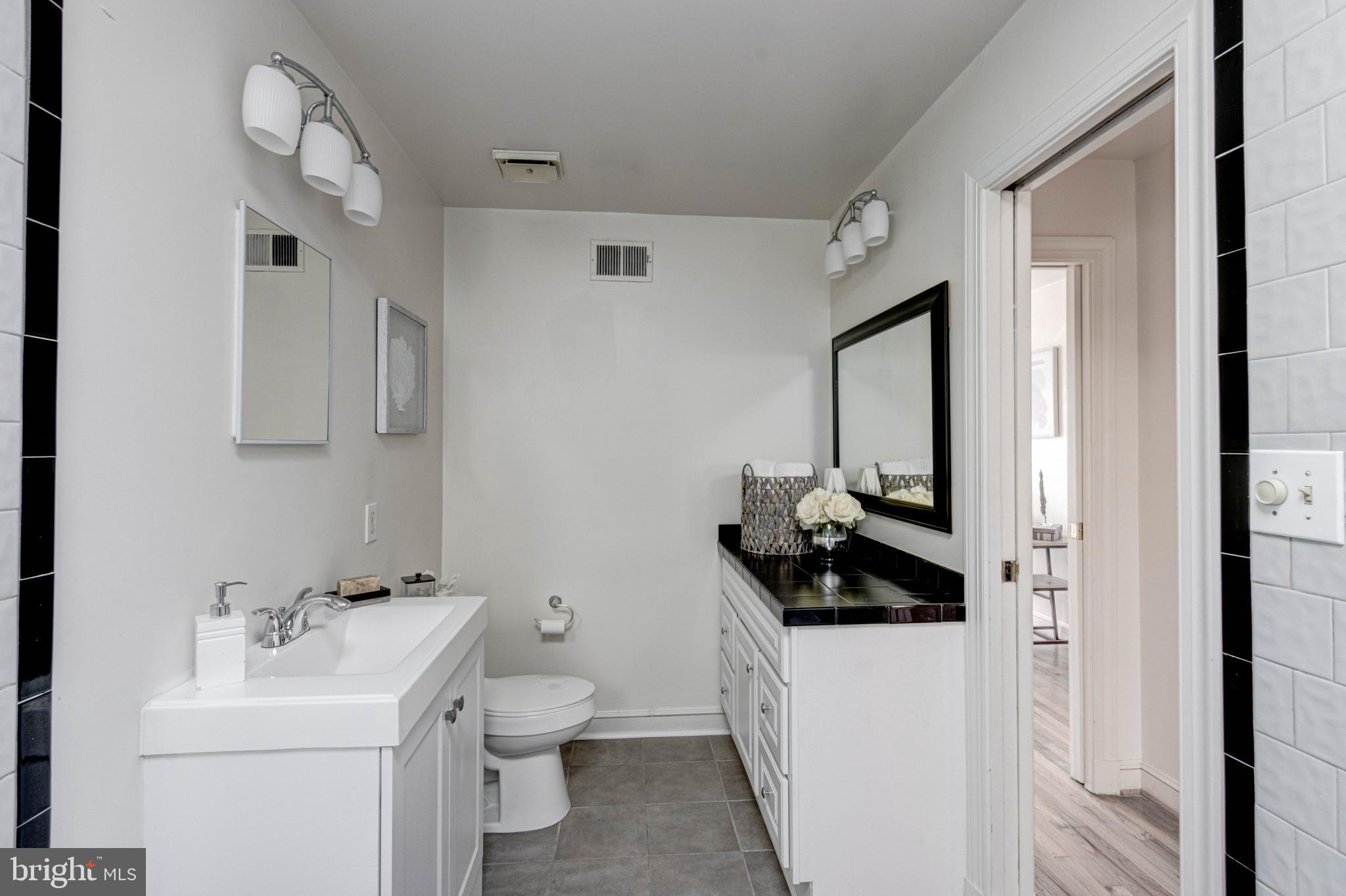 HOLLINS MARKET - Residential