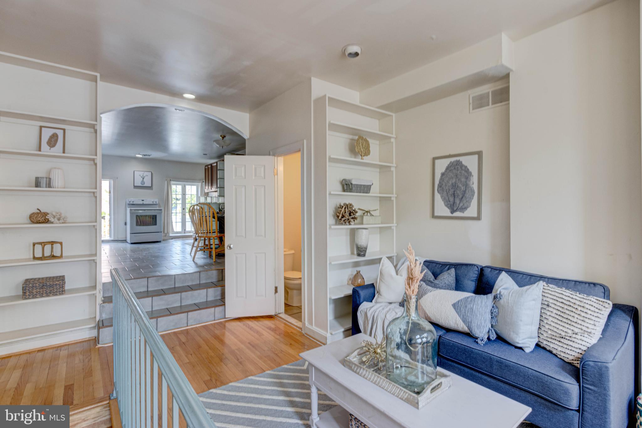 HOLLINS MARKET - Residential