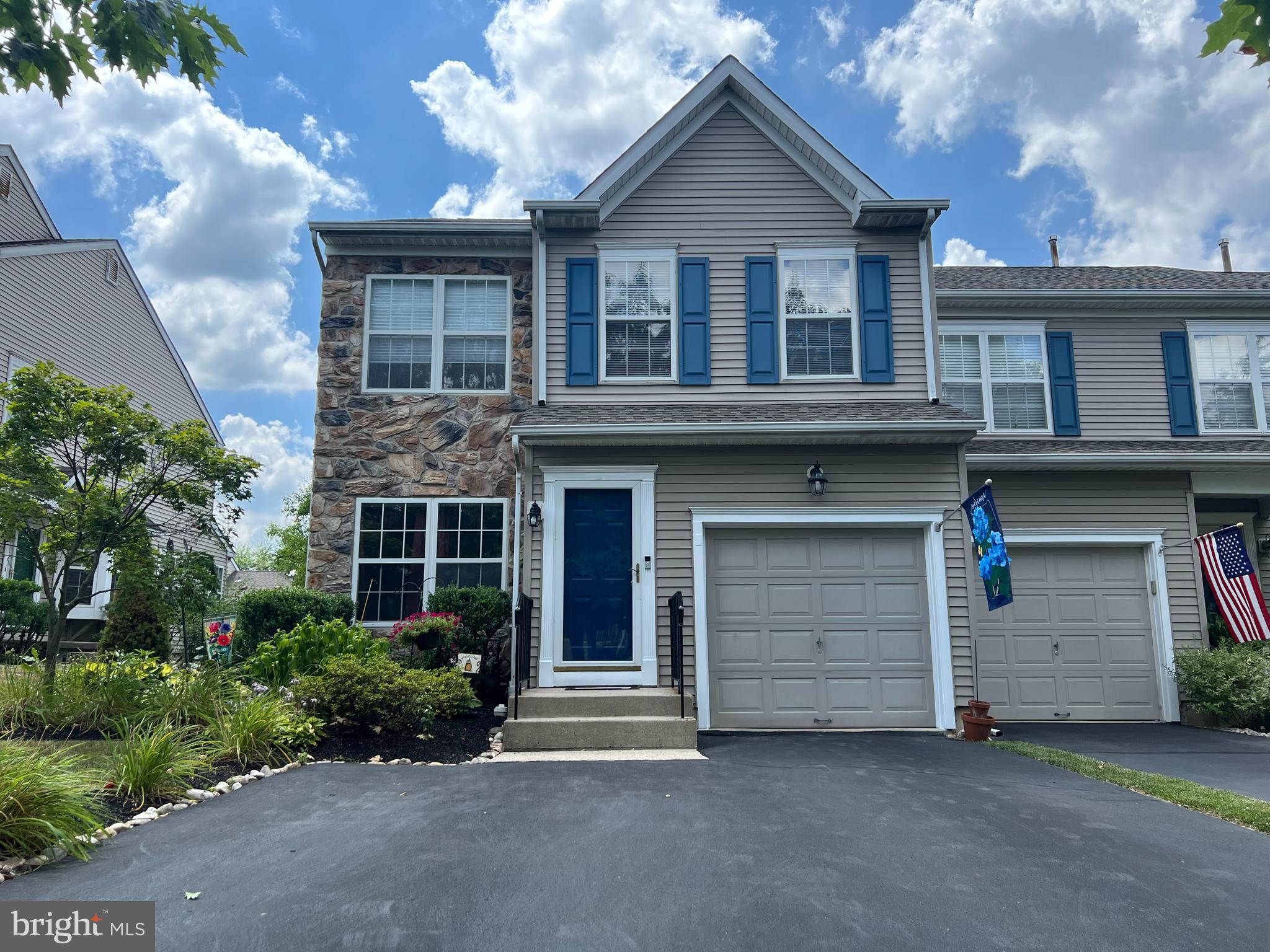 DEER RUN COURTS - Residential