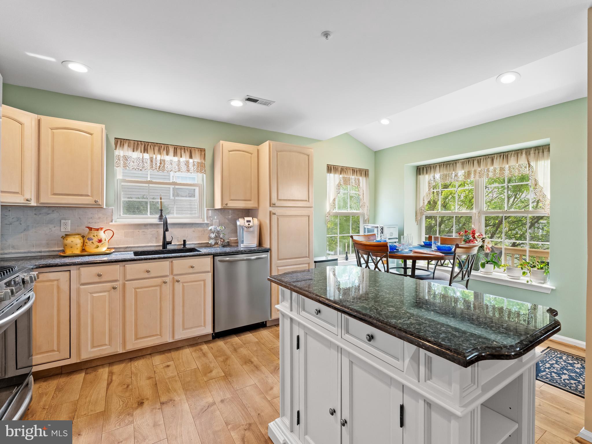 DEER RUN COURTS - Residential