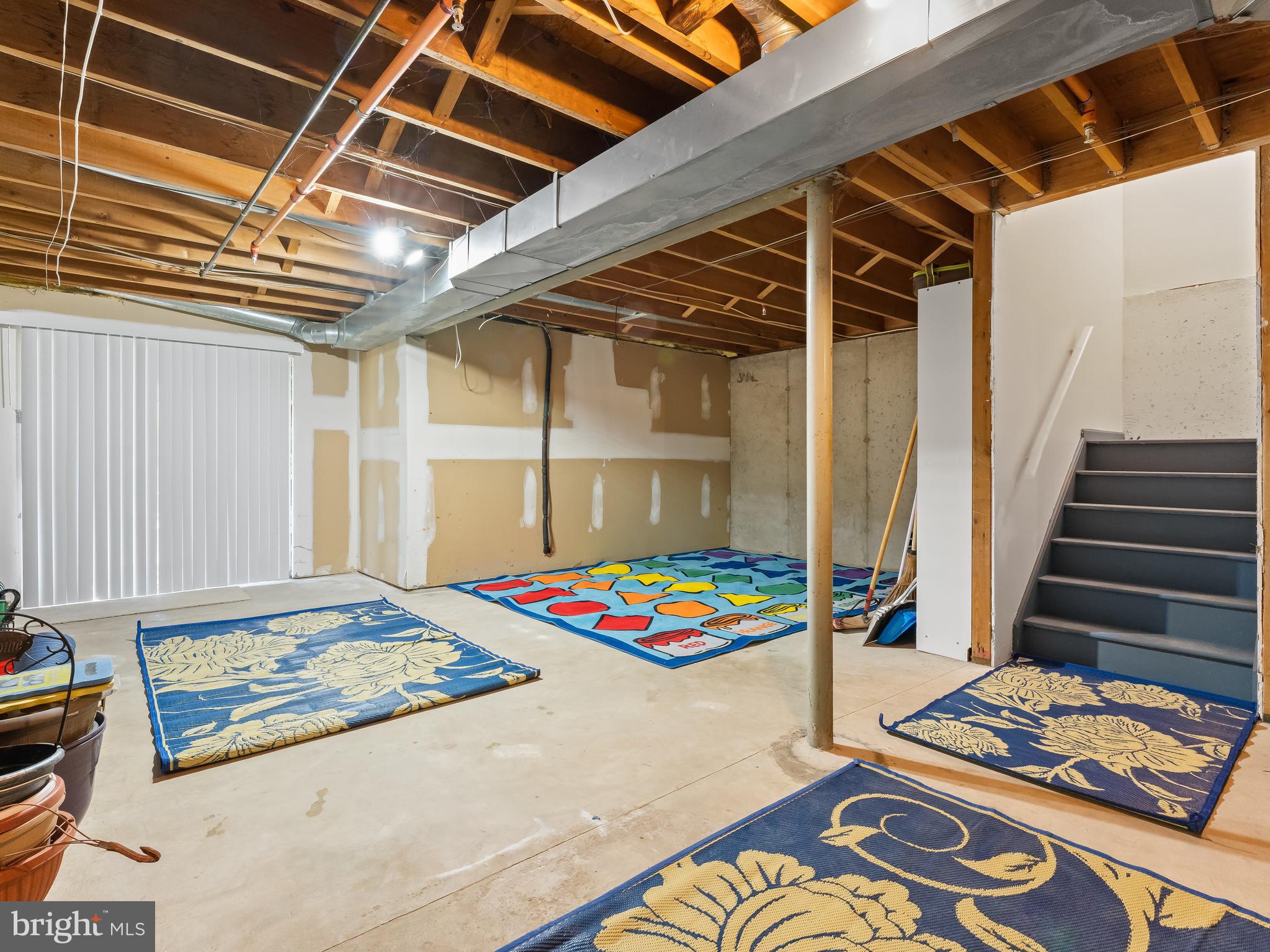 DEER RUN COURTS - Residential