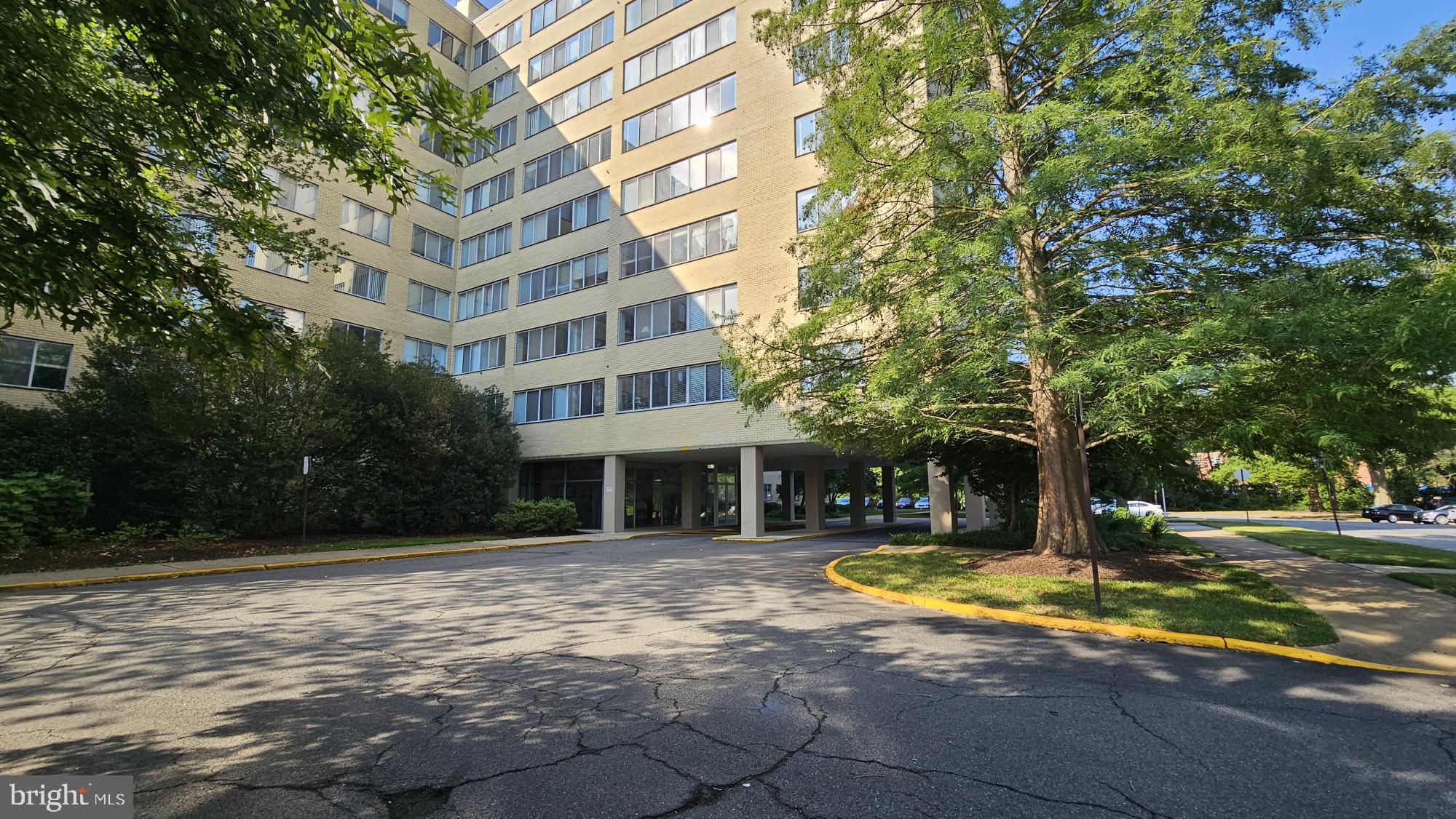 RIVER TOWERS - Residential