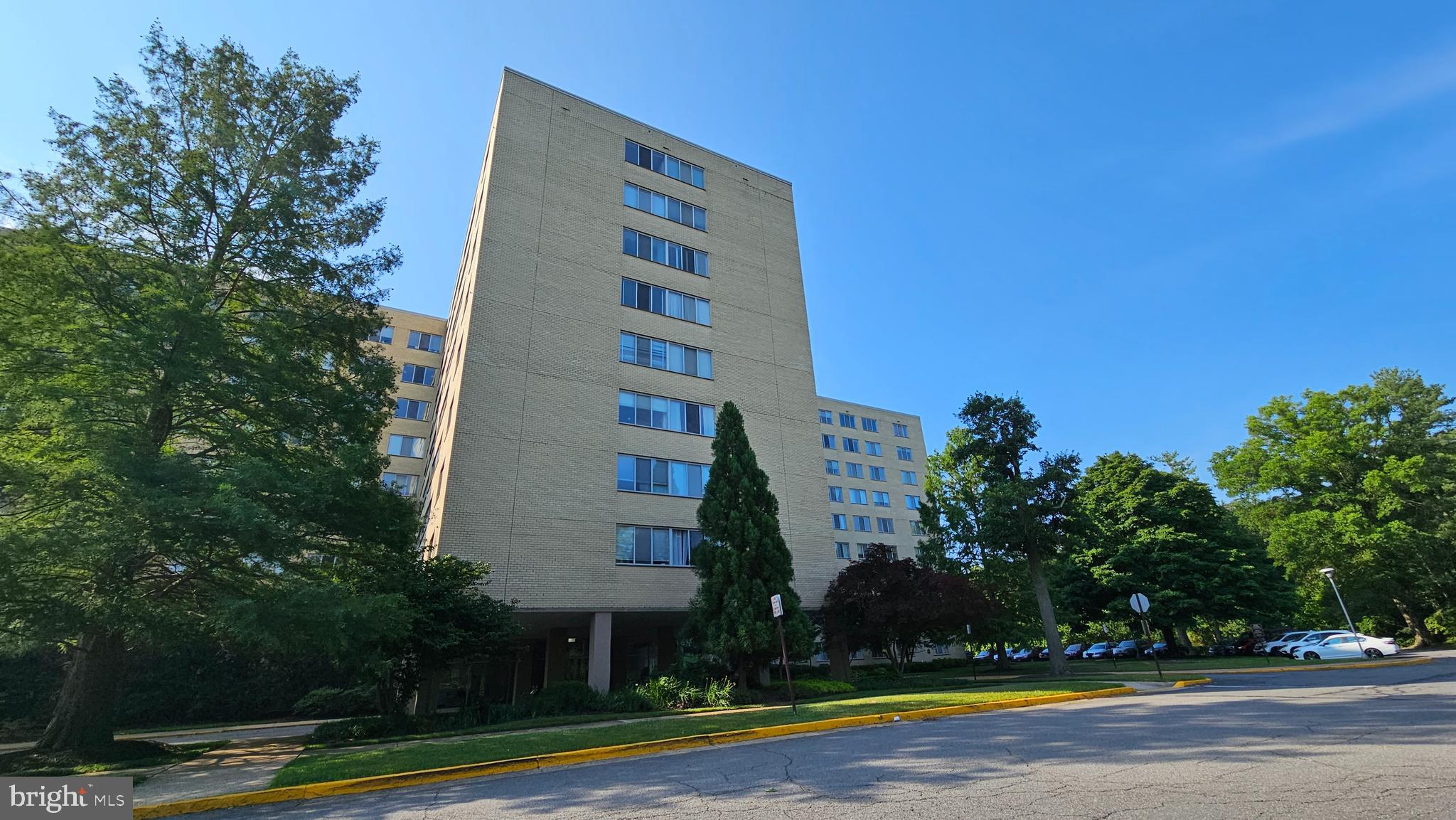 RIVER TOWERS - Residential