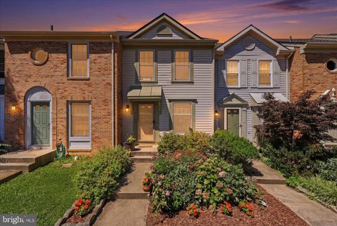 Photo of 6526 Skylemar Trail, CENTREVILLE, VA 20121 (MLS # VAFX2318092)