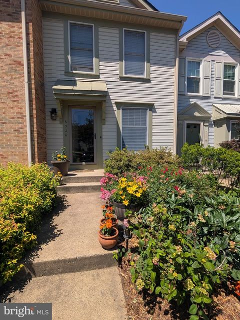 Photo of 6526 Skylemar Trail, CENTREVILLE, VA 20121 (MLS # VAFX2318092)