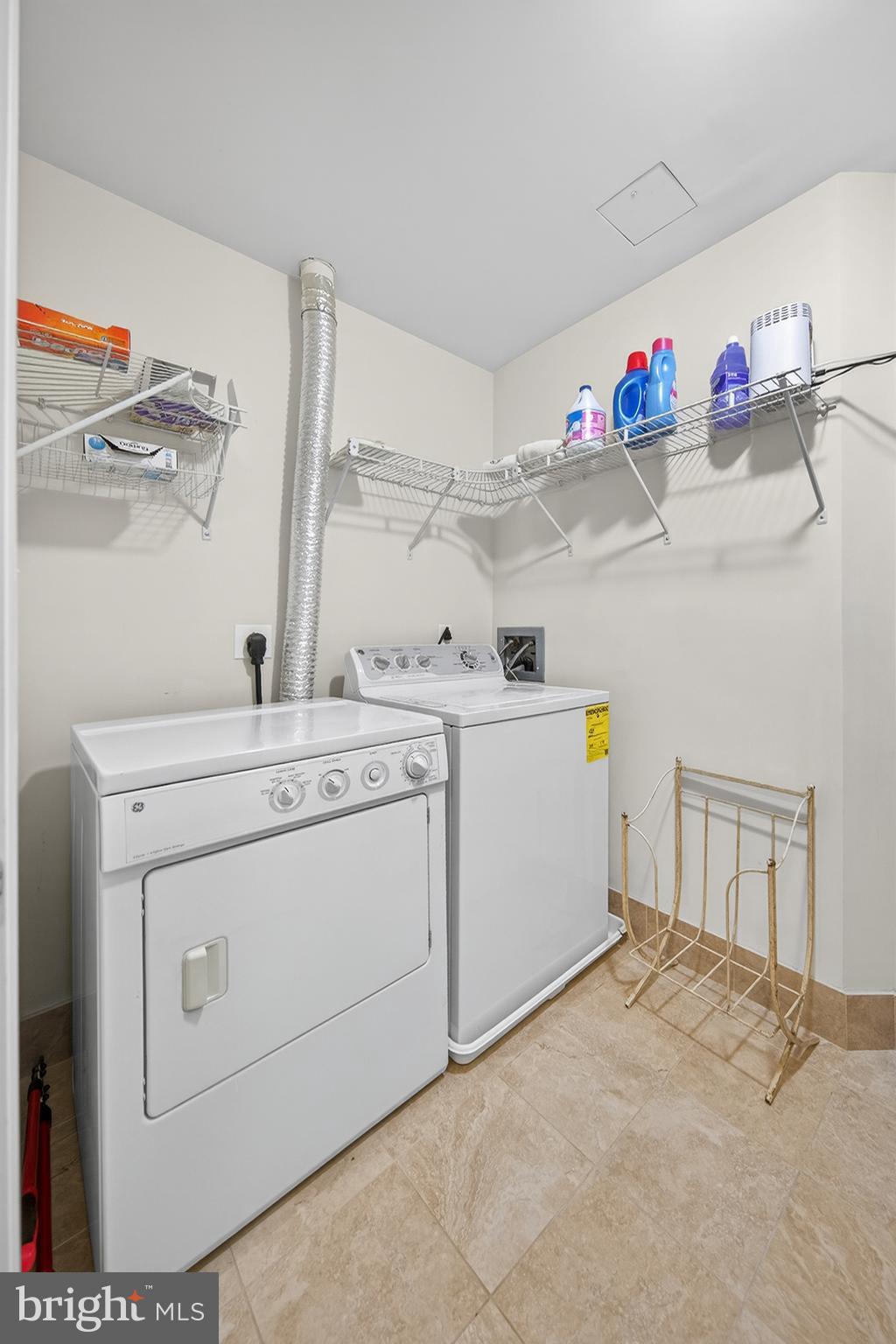 ONE PARK CREST - Residential