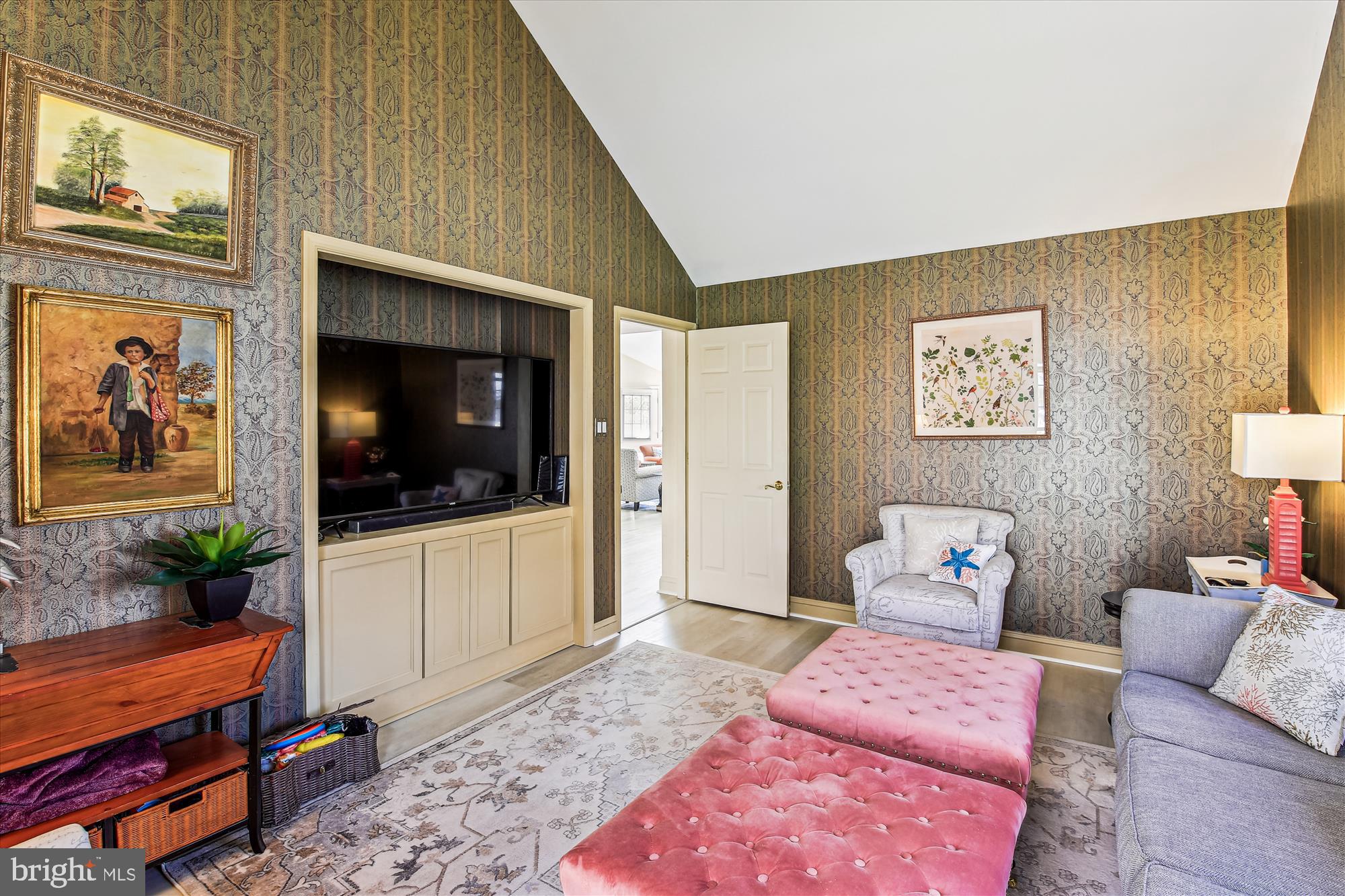 VILLAGE IN THE PARK - Residential